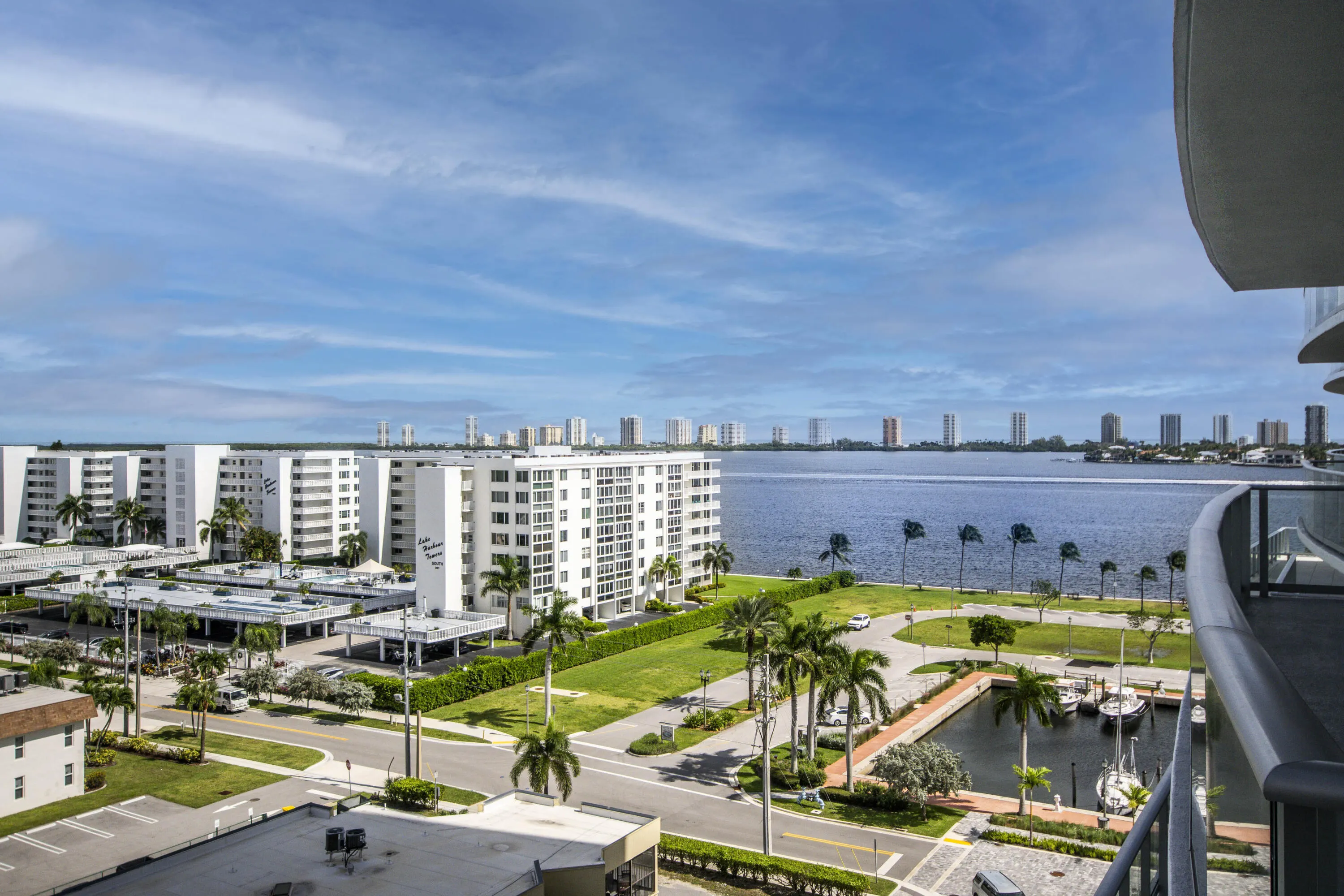 220 Lake Shore Drive #813