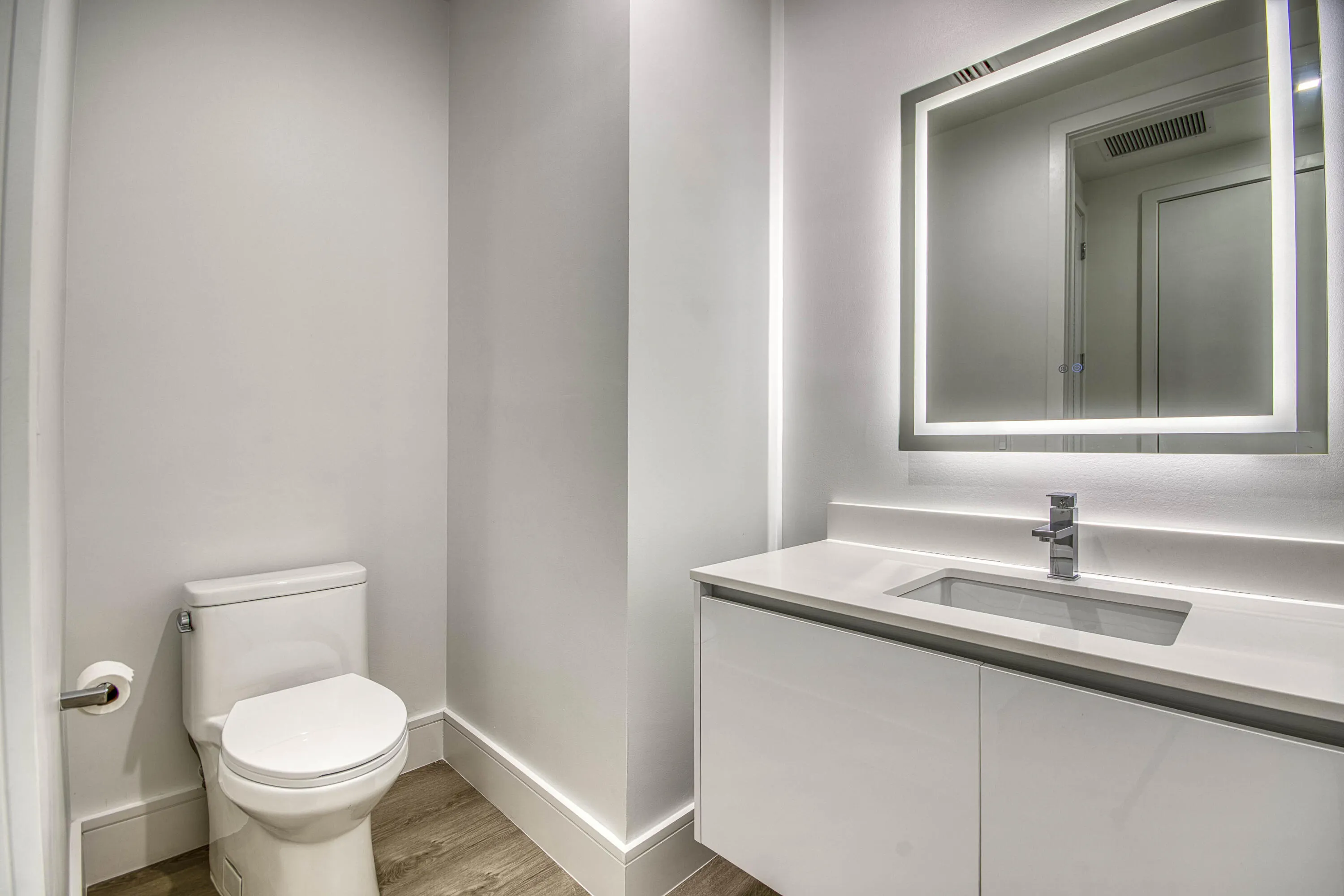 220 Lake Shore Drive #813