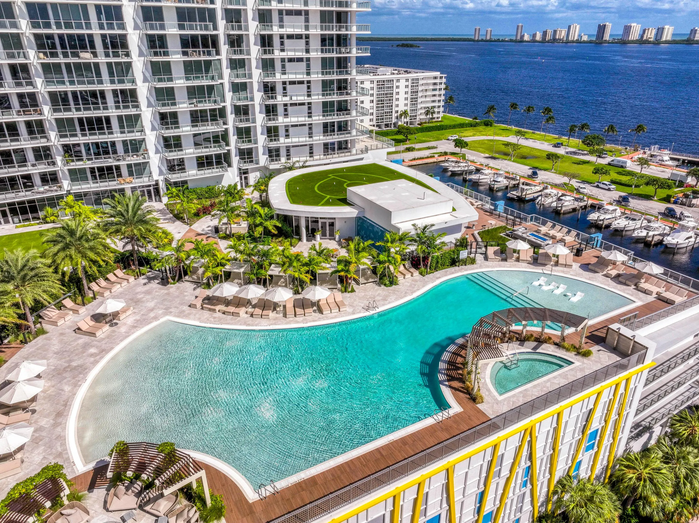 220 Lake Shore Drive #813