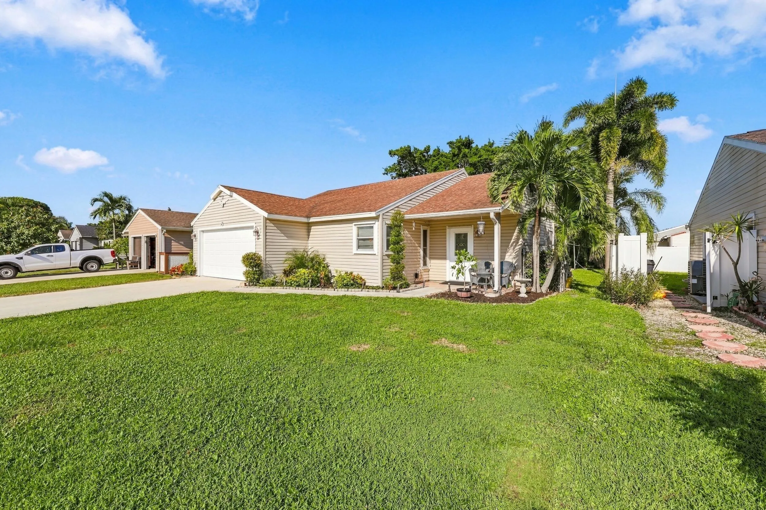 5215 Canal Circle W