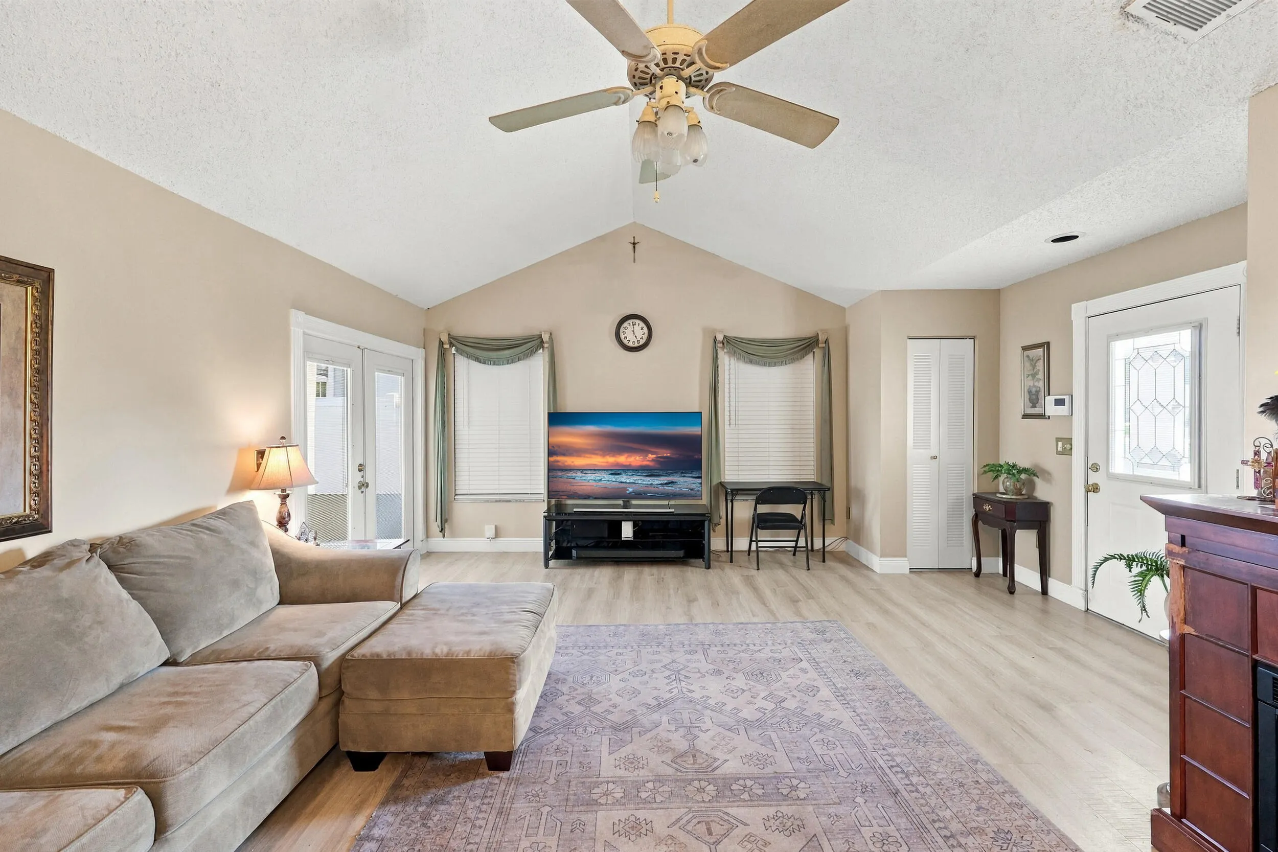 5215 Canal Circle W
