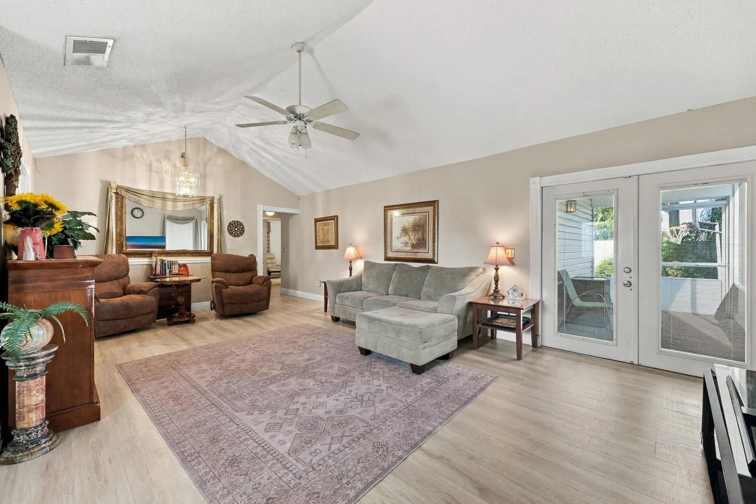 5215 Canal Circle W