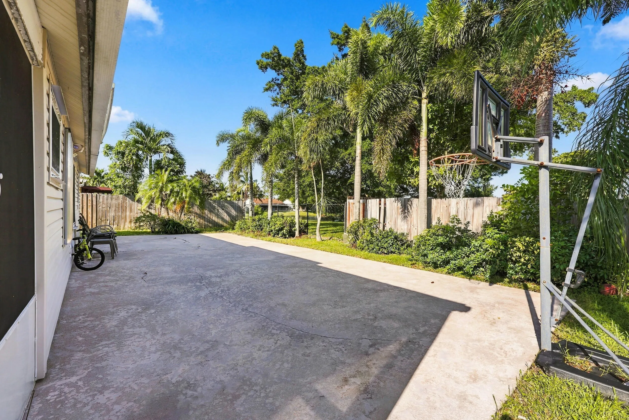 5215 Canal Circle W