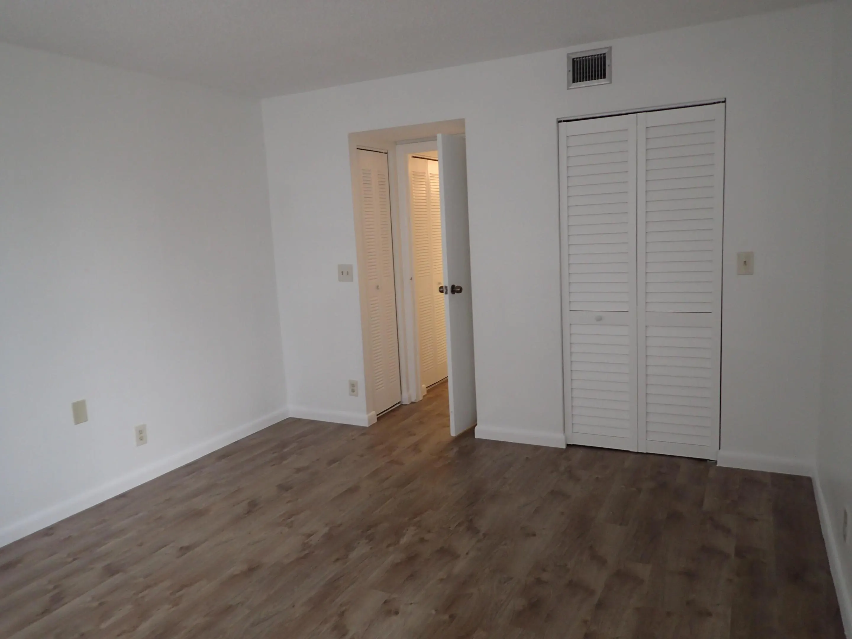 2820 SOMERSET #206O