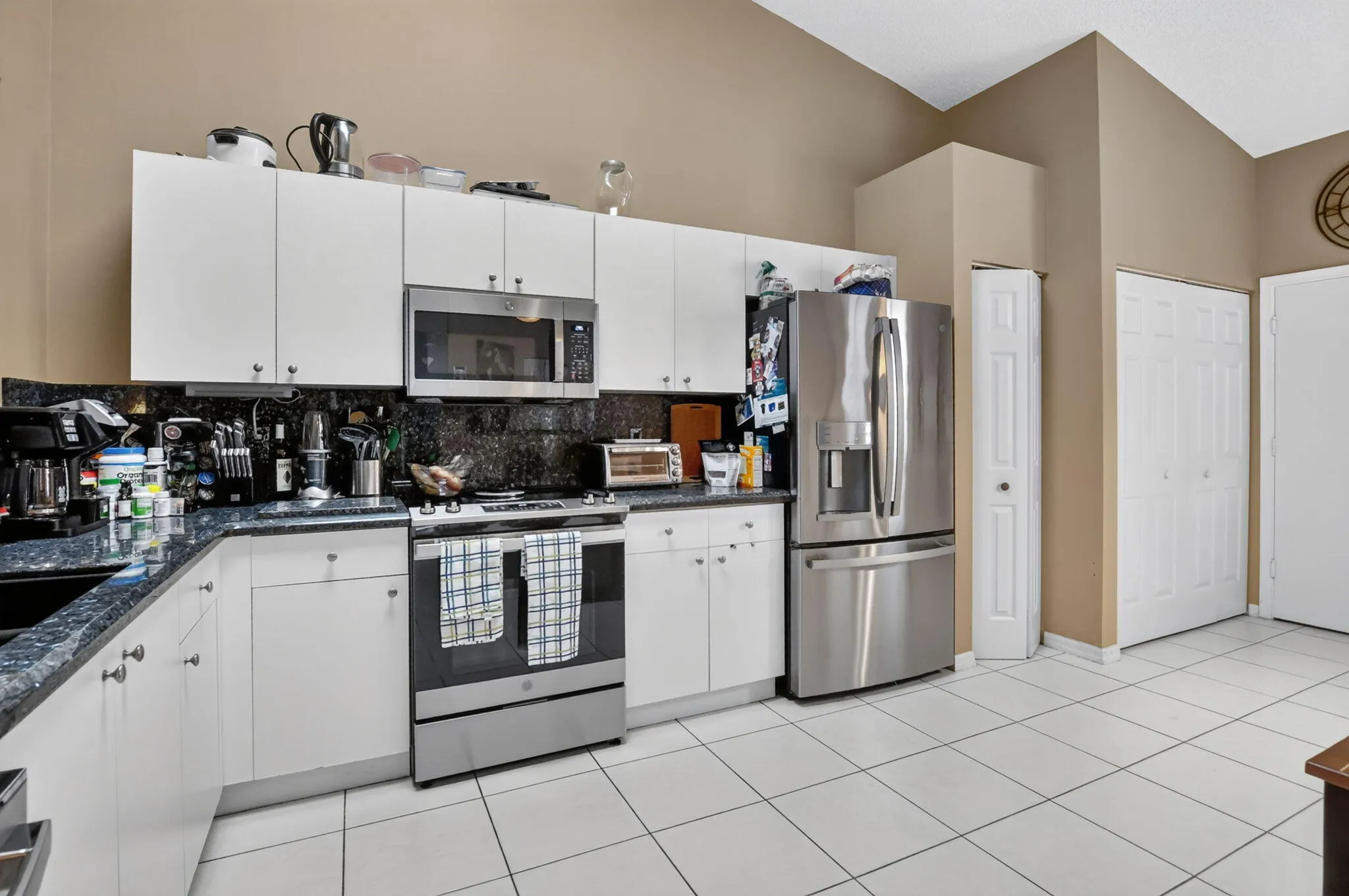 15221 Ixora Road