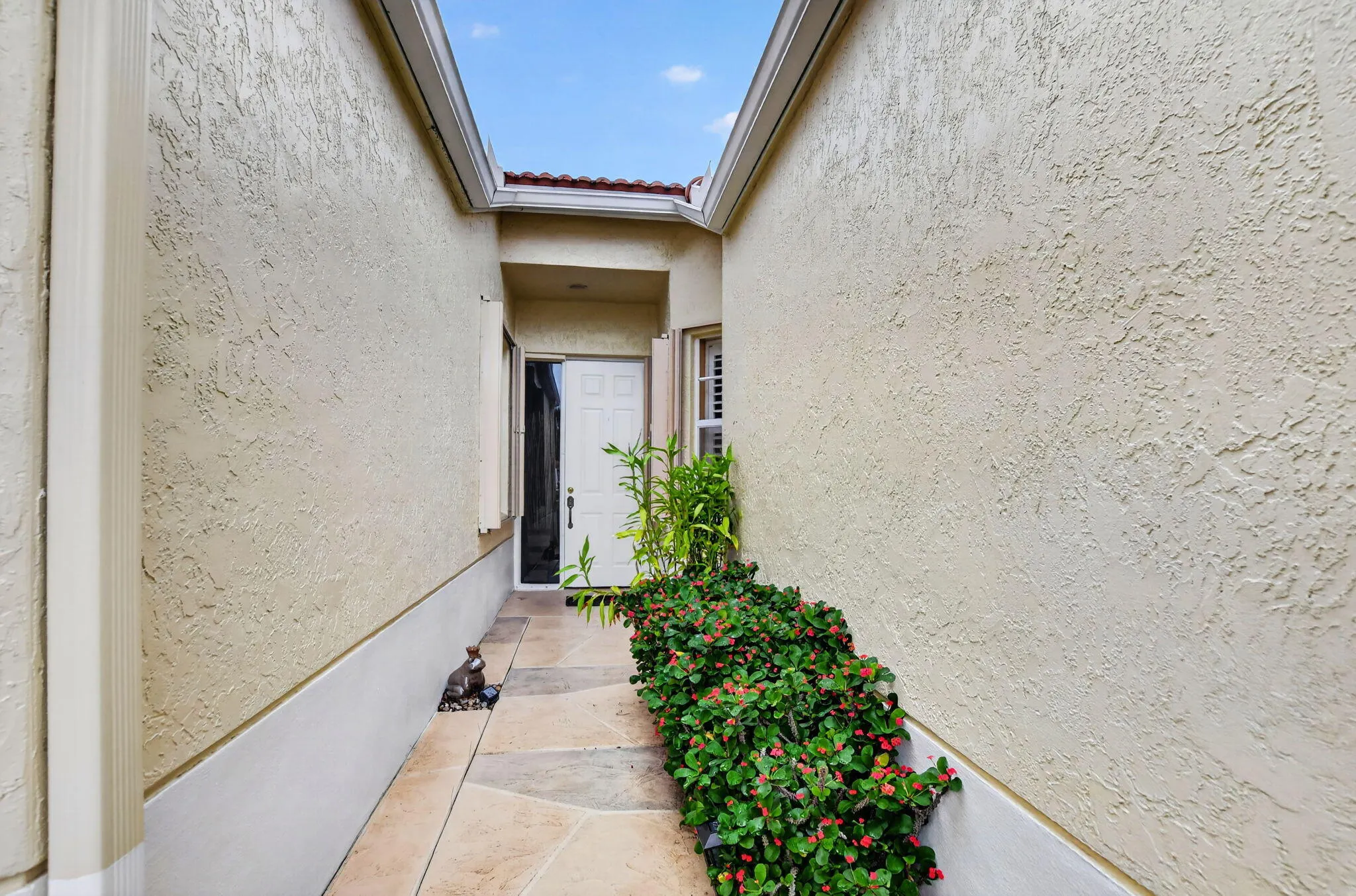 15221 Ixora Road