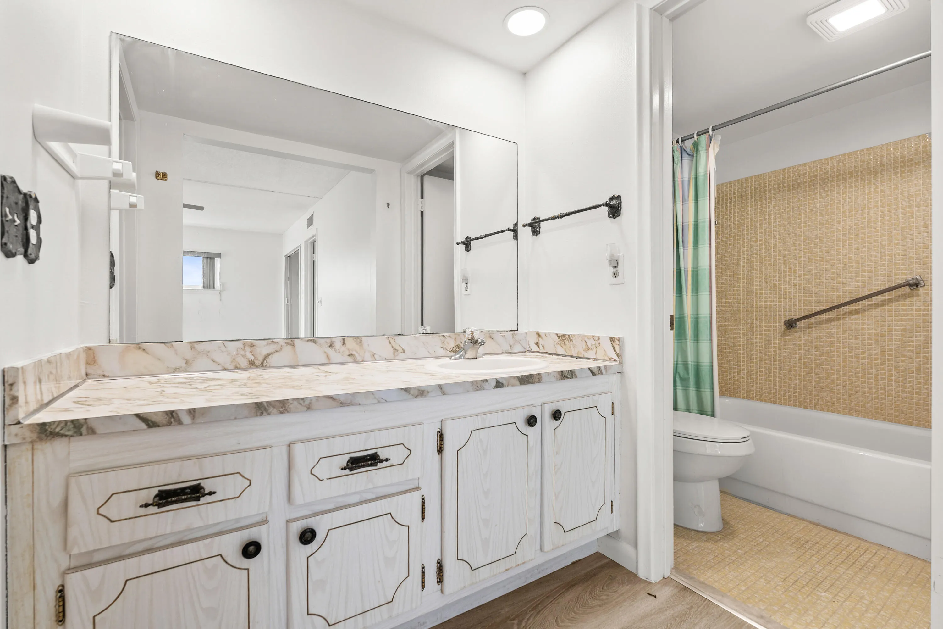 401 Greenbrier A