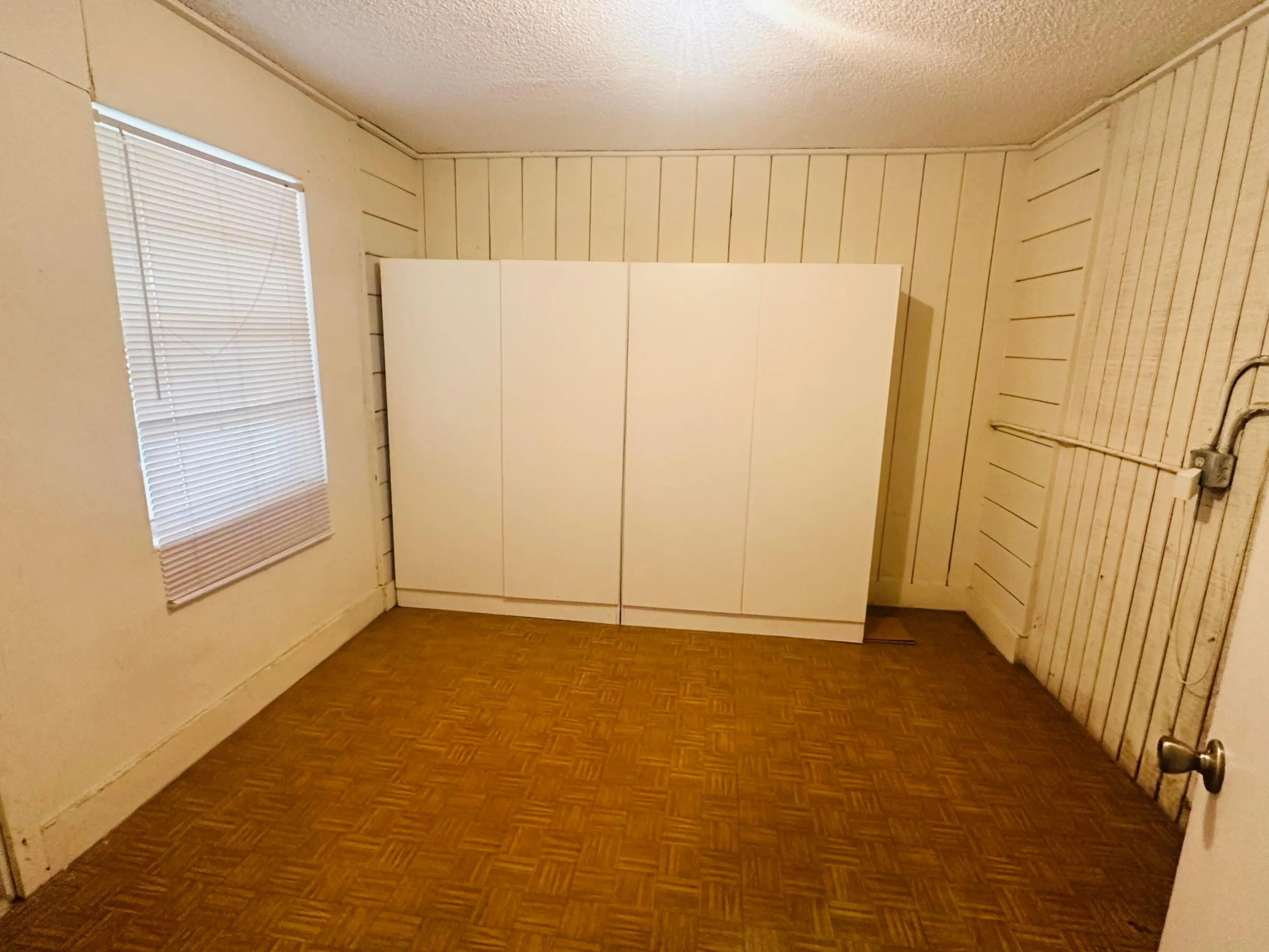 1572 W 10th Street