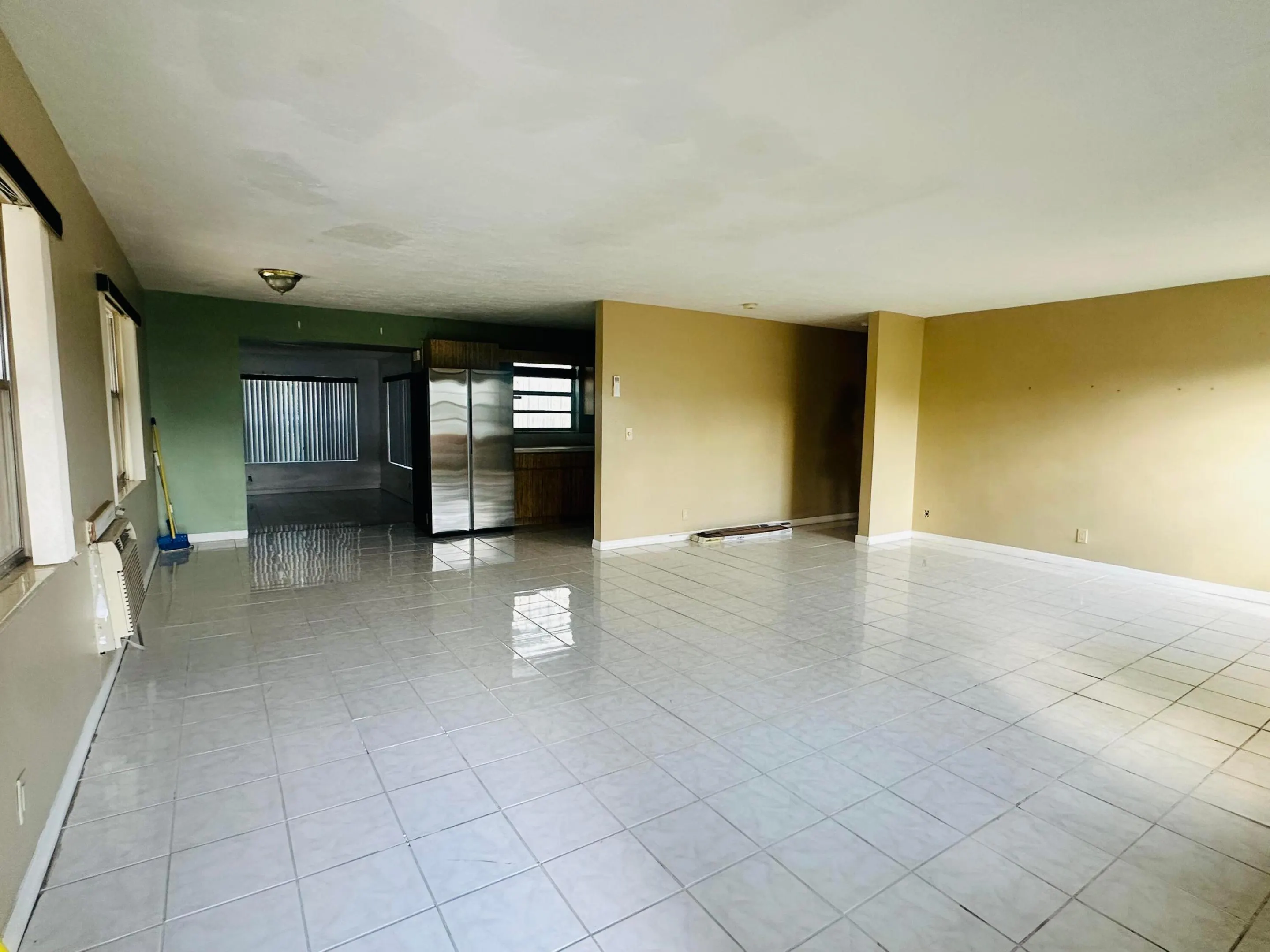 1572 W 10th Street