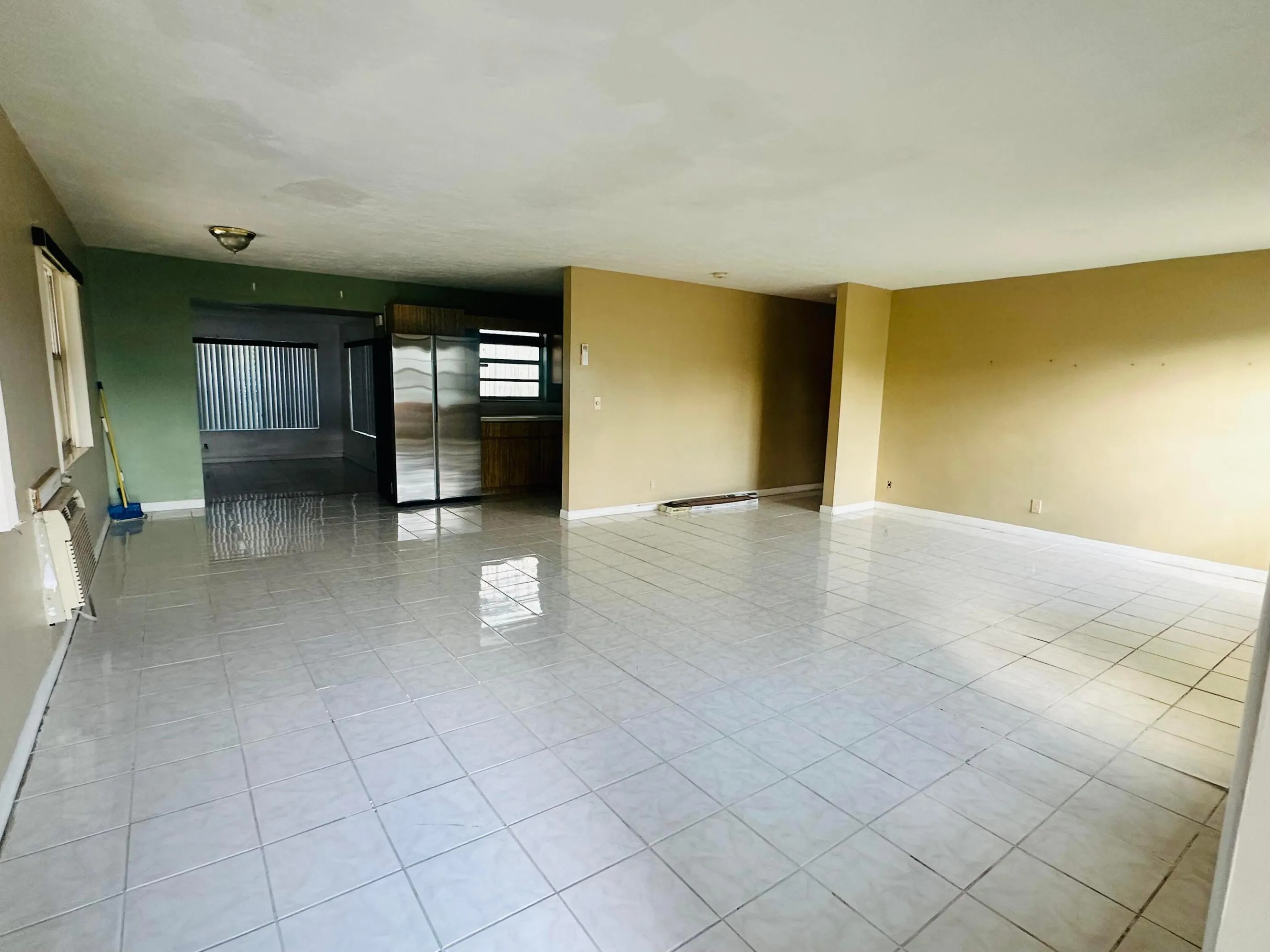 1572 W 10th Street
