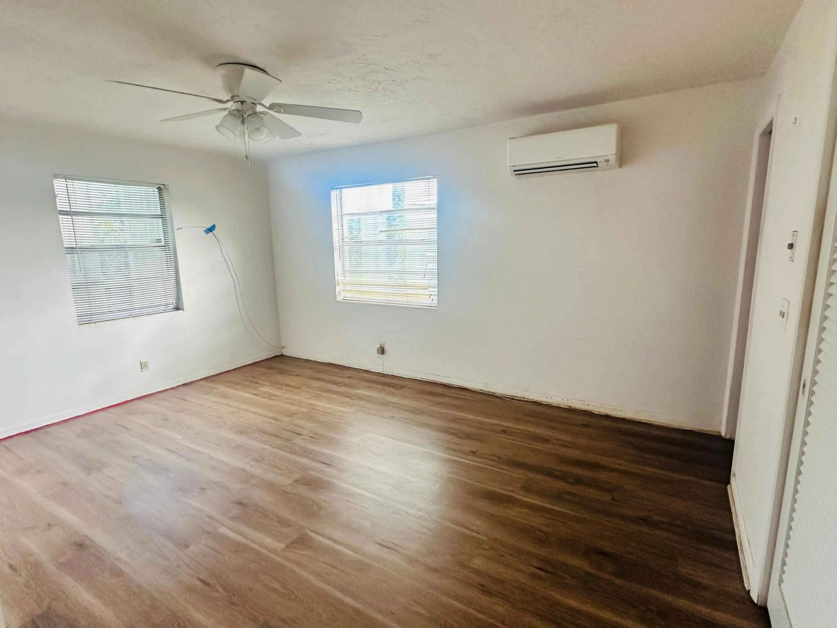 1572 W 10th Street