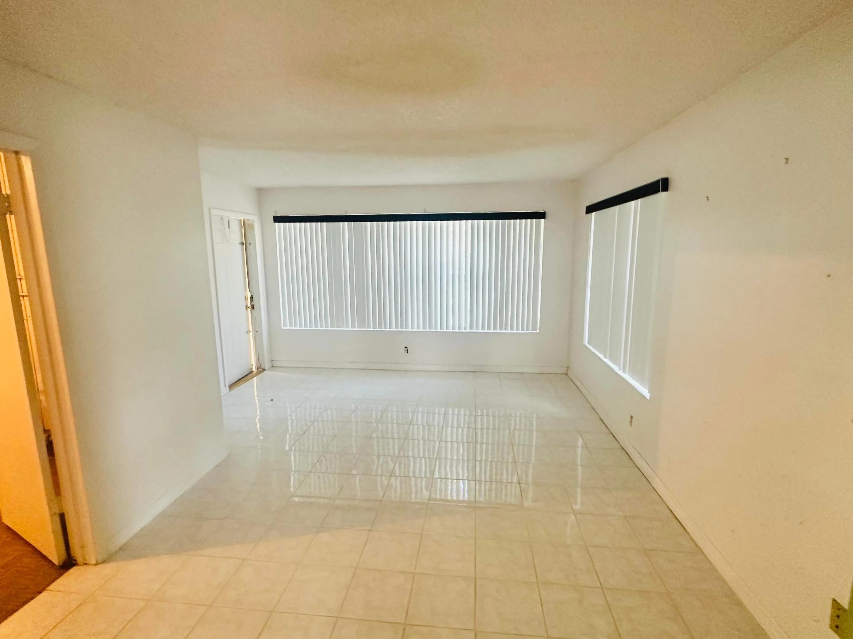 1572 W 10th Street