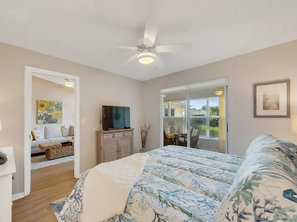 655 W Lake Jasmine Circle