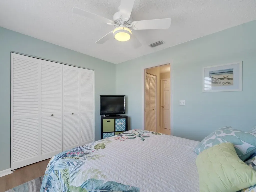 655 W Lake Jasmine Circle