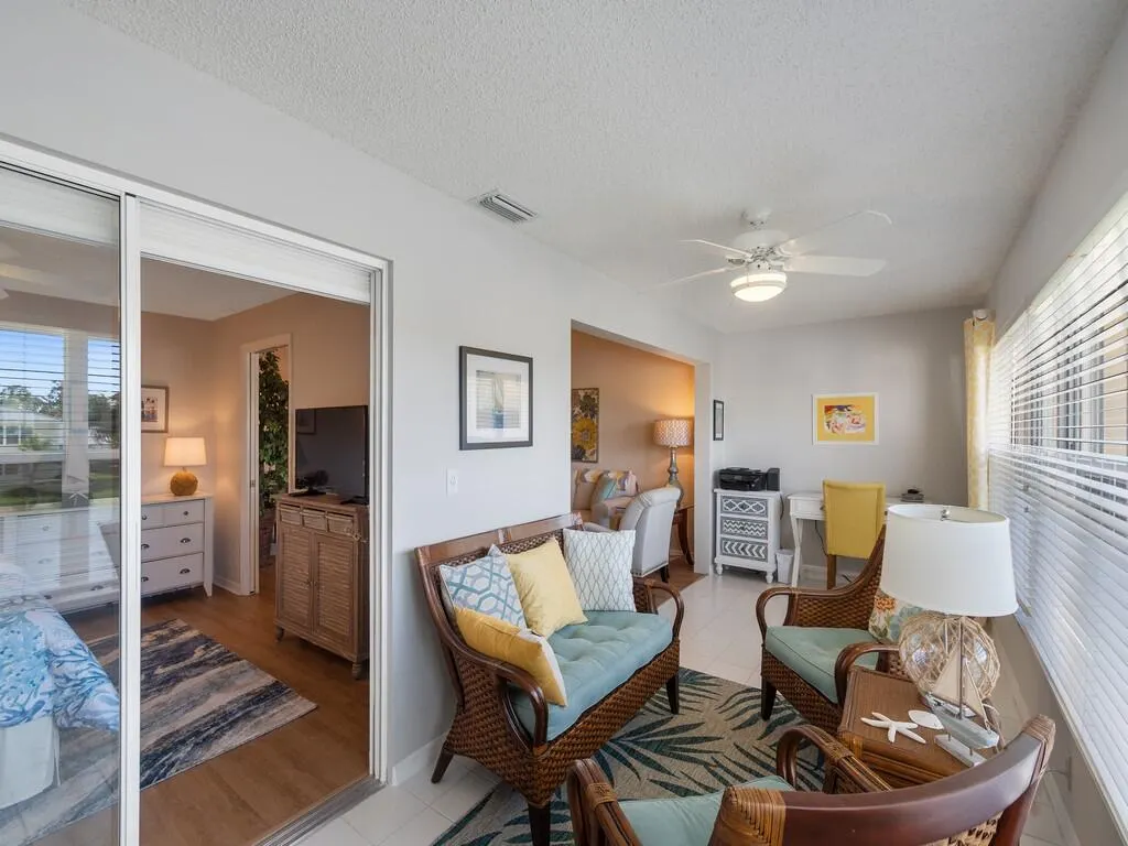 655 W Lake Jasmine Circle