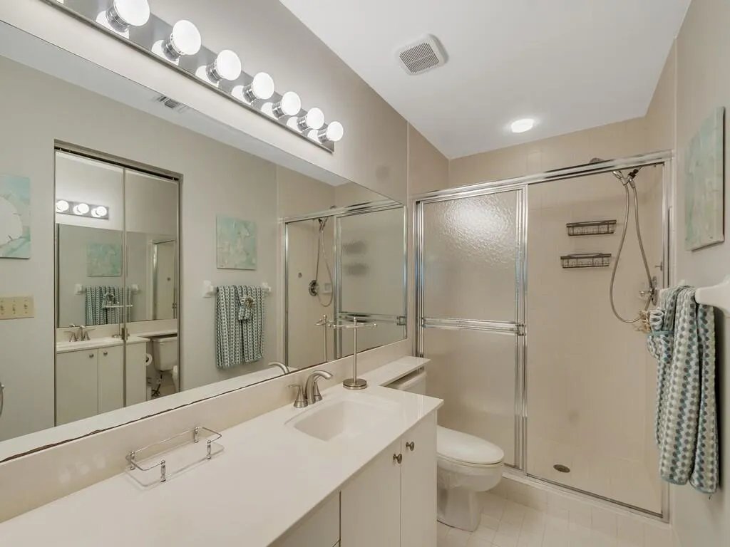 655 W Lake Jasmine Circle