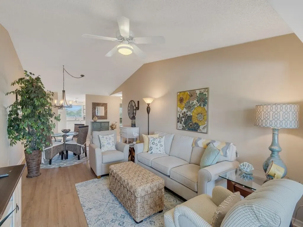 655 W Lake Jasmine Circle