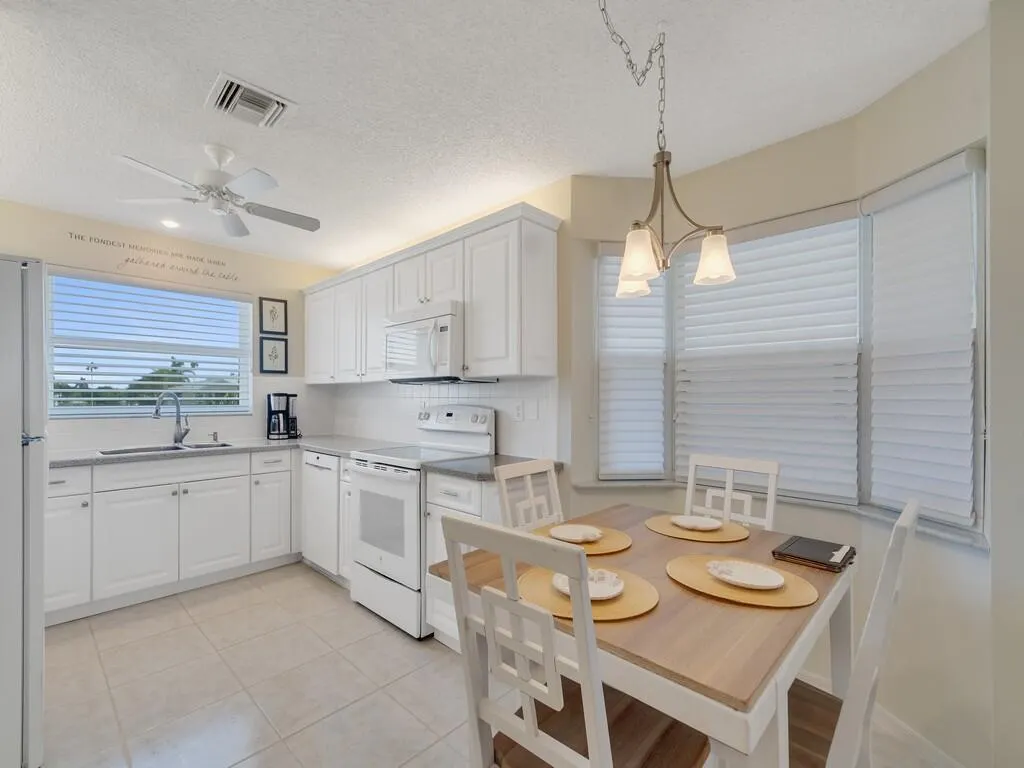 655 W Lake Jasmine Circle