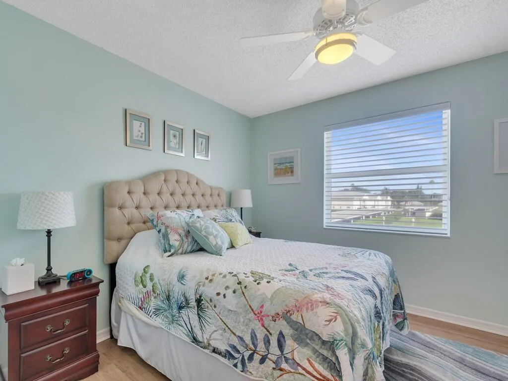 655 W Lake Jasmine Circle