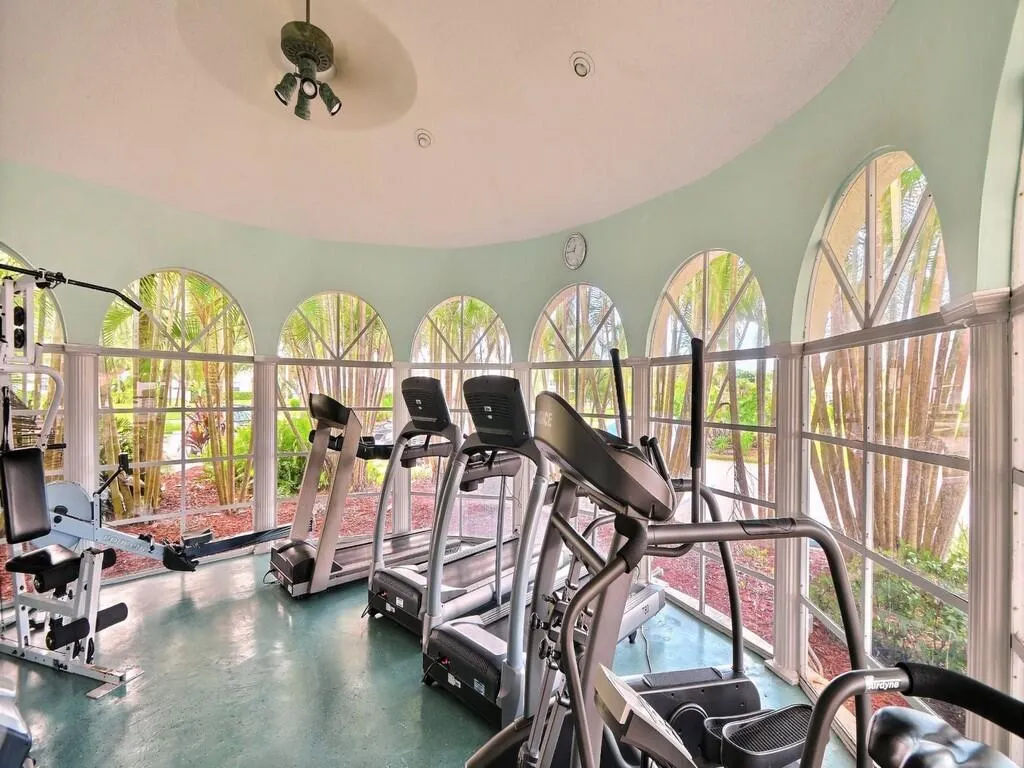 655 W Lake Jasmine Circle