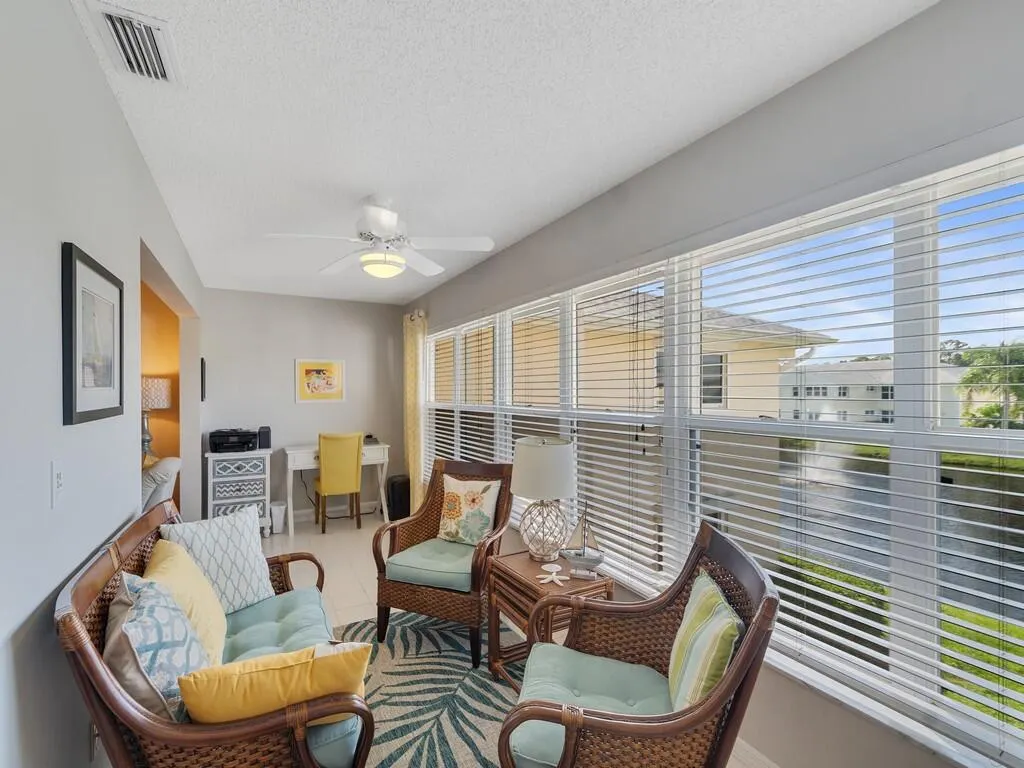 655 W Lake Jasmine Circle