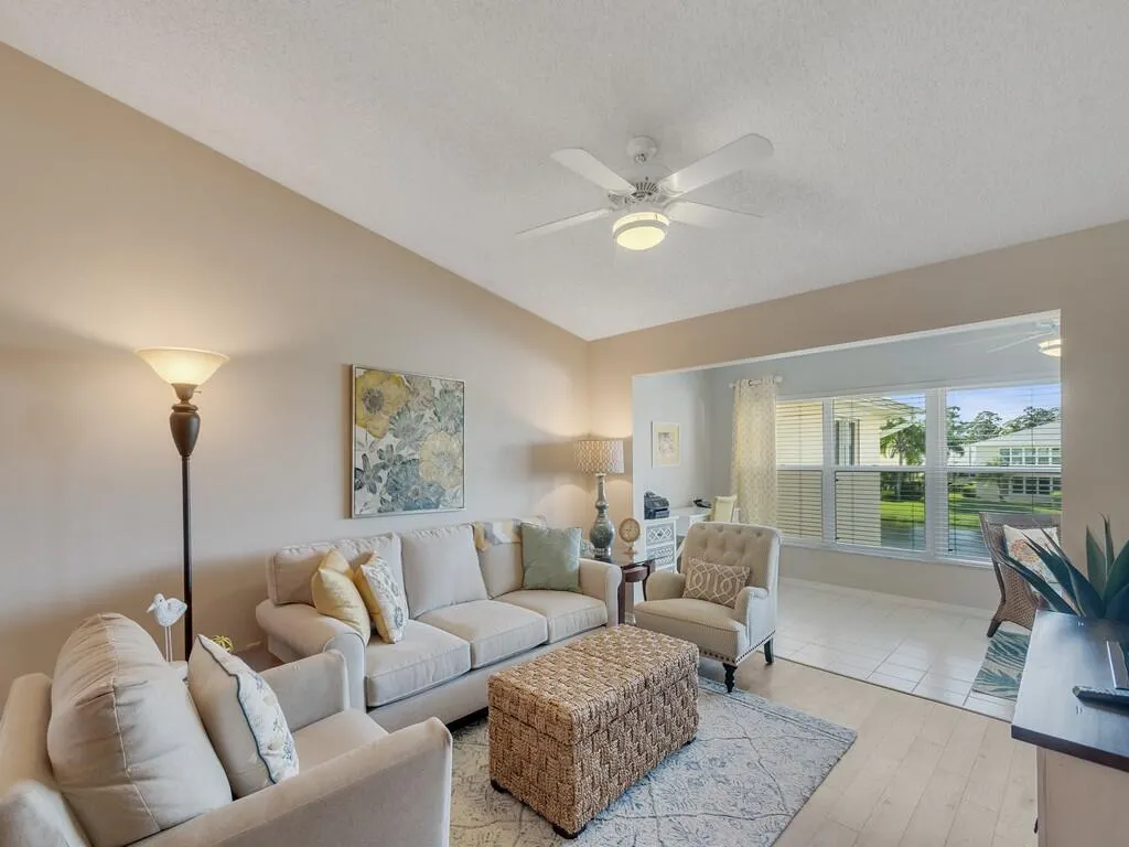 655 W Lake Jasmine Circle