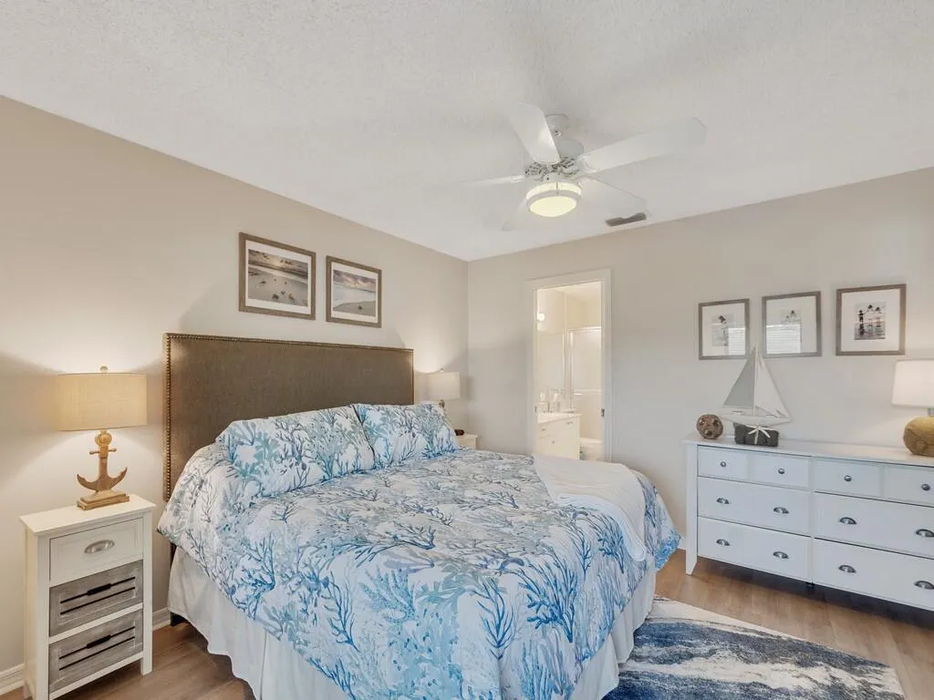 655 W Lake Jasmine Circle