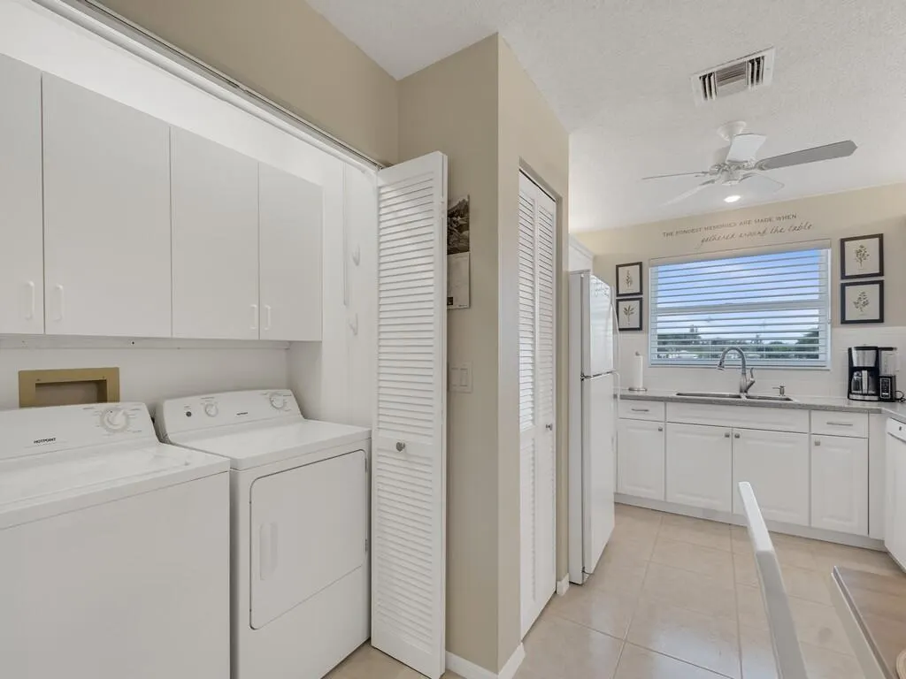 655 W Lake Jasmine Circle