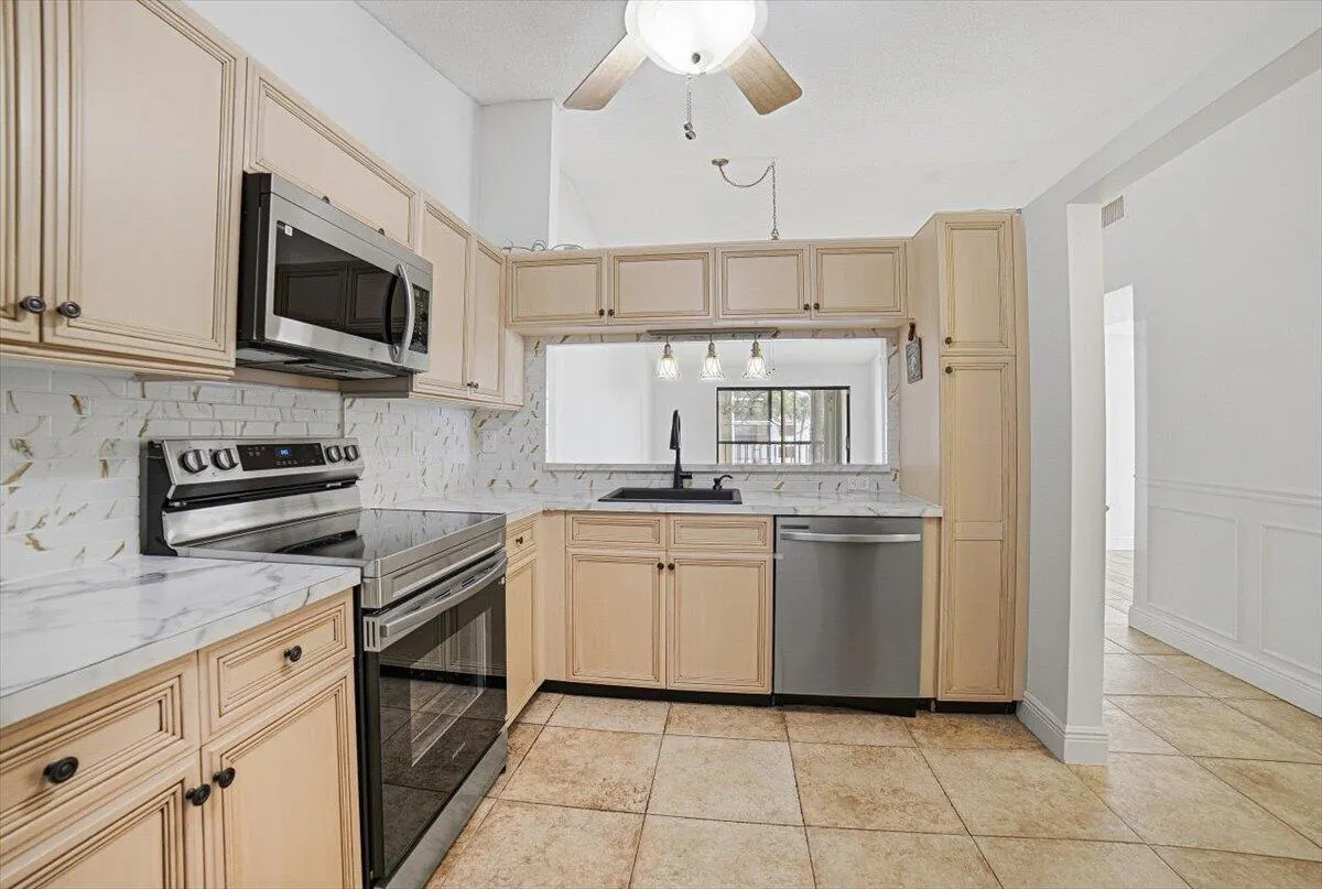 4880 LUCERNE LAKES Boulevard W #206