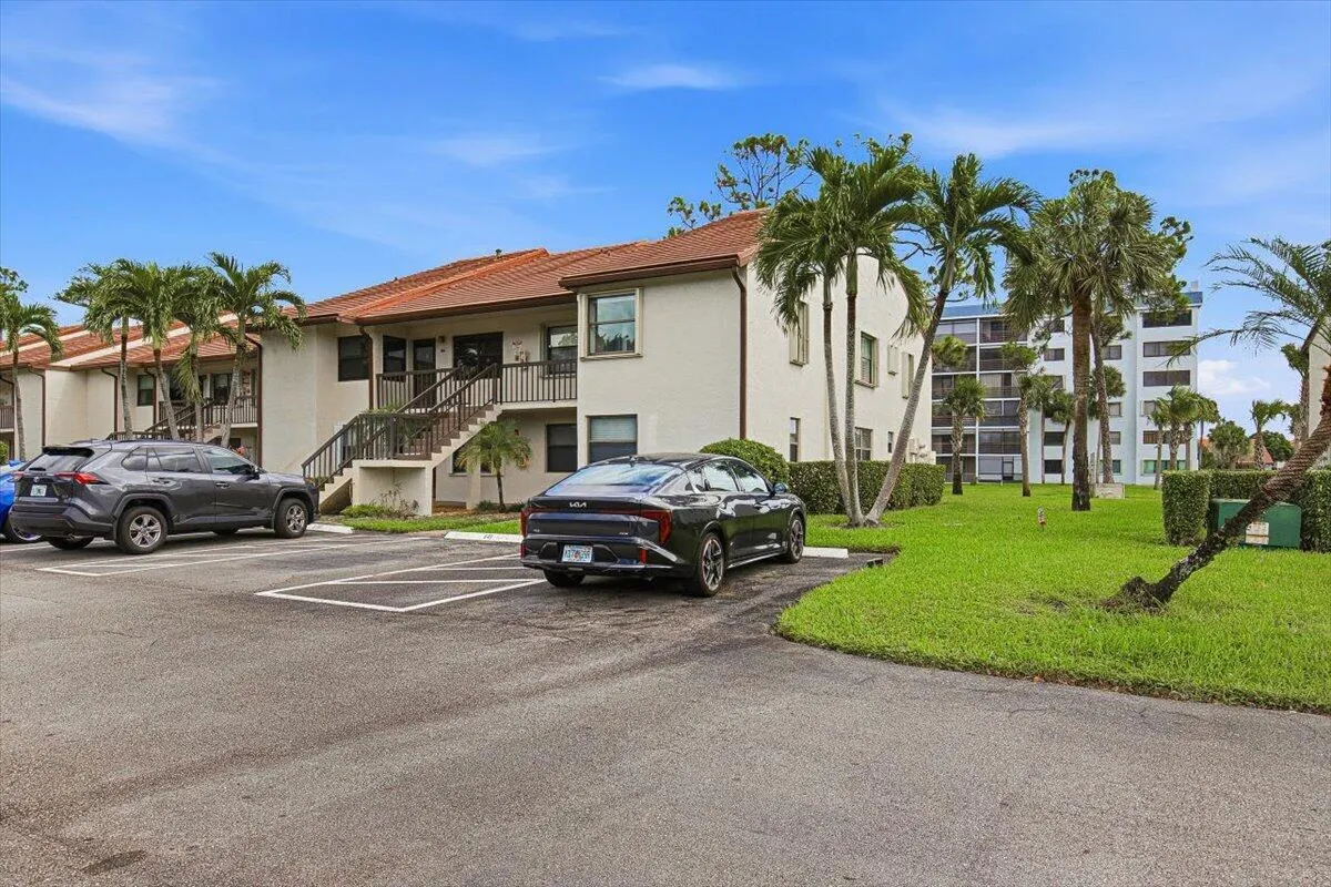 4880 LUCERNE LAKES Boulevard W #206