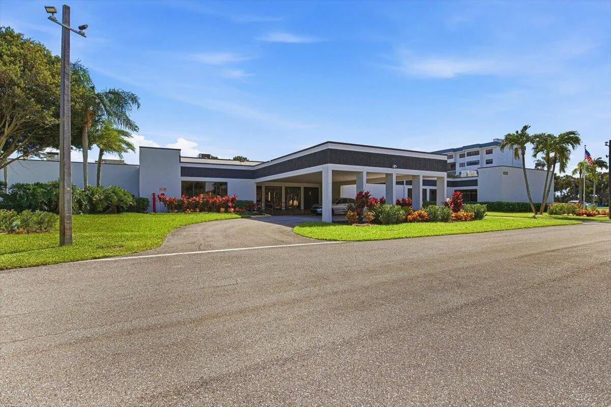 4880 LUCERNE LAKES Boulevard W #206