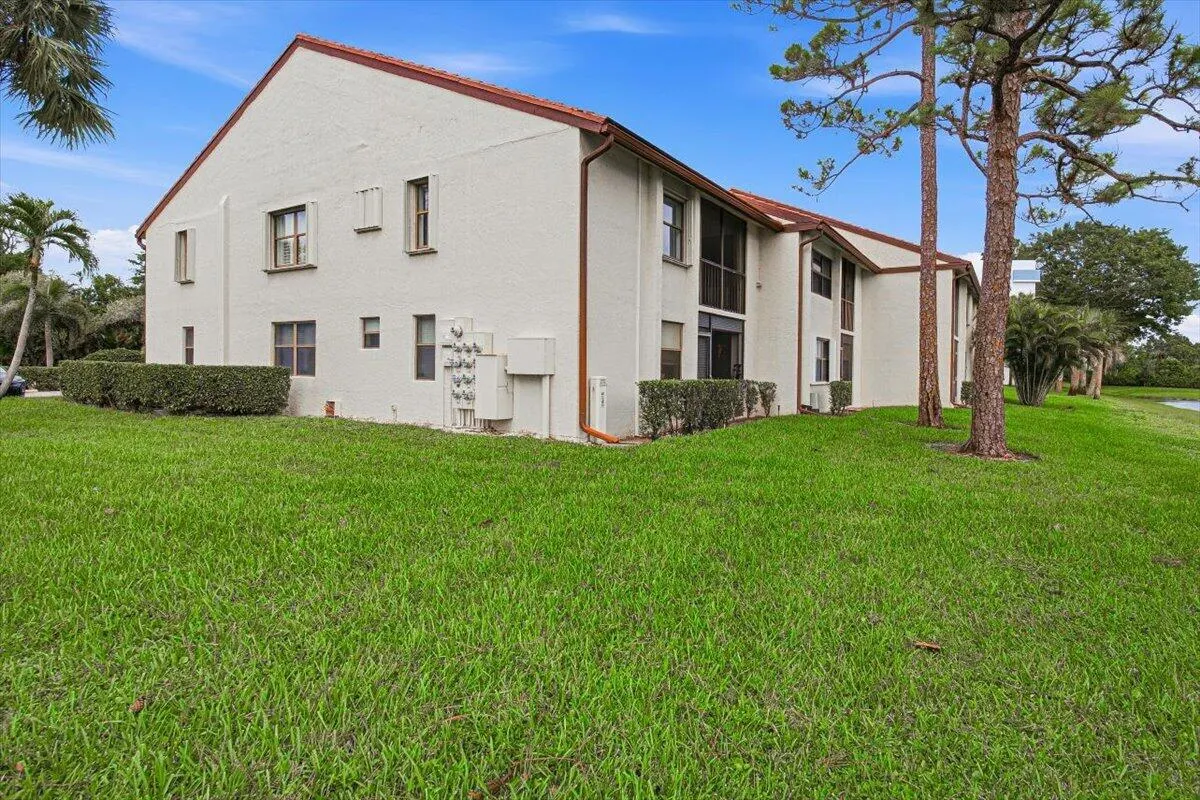 4880 LUCERNE LAKES Boulevard W #206