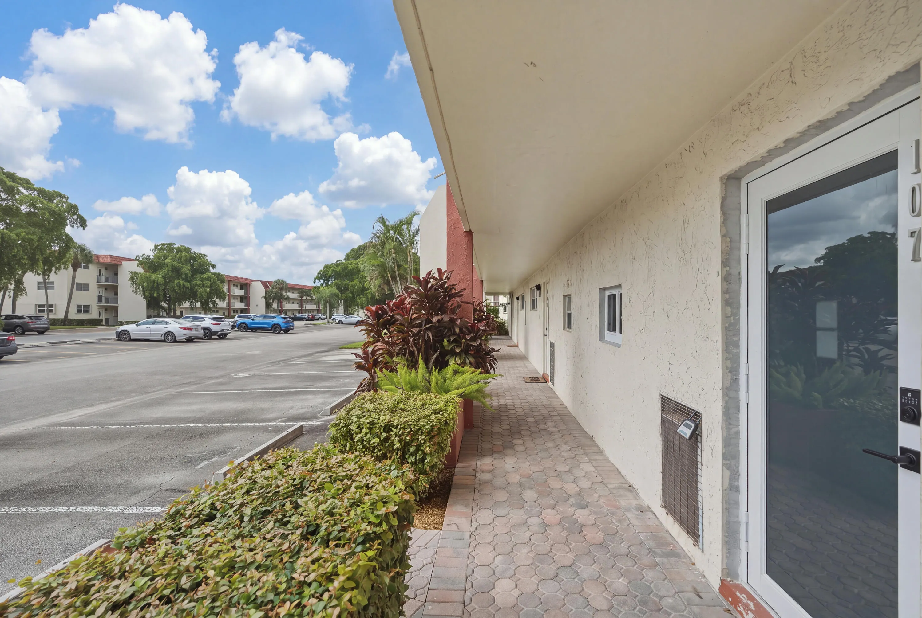 9523 S HOLLYBROOK LAKE Drive #107