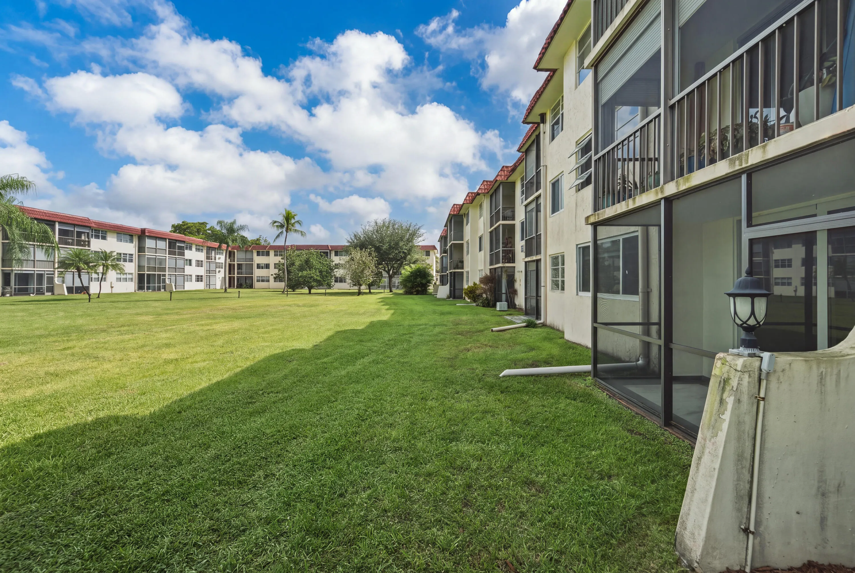 9523 S HOLLYBROOK LAKE Drive #107