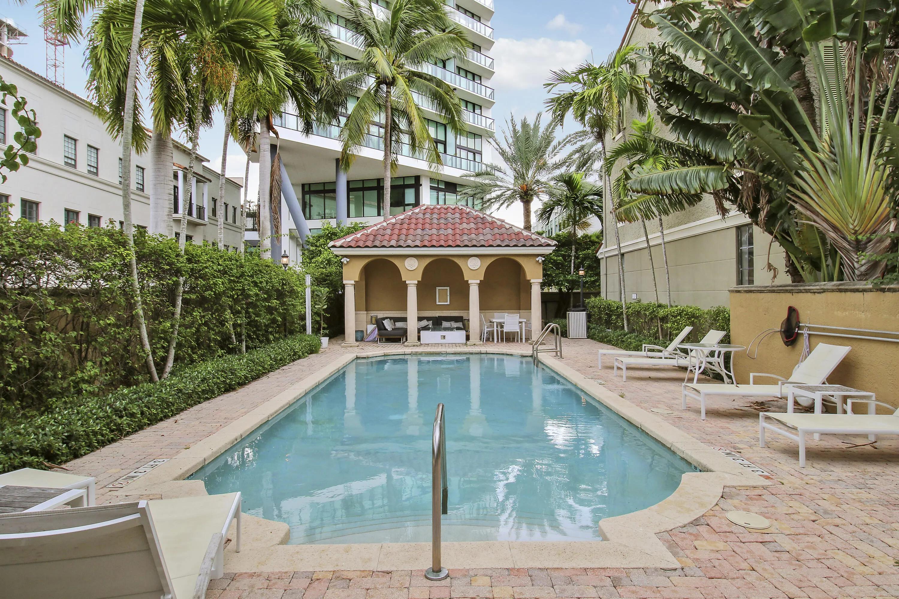 580 S SAPODILLA Avenue #305