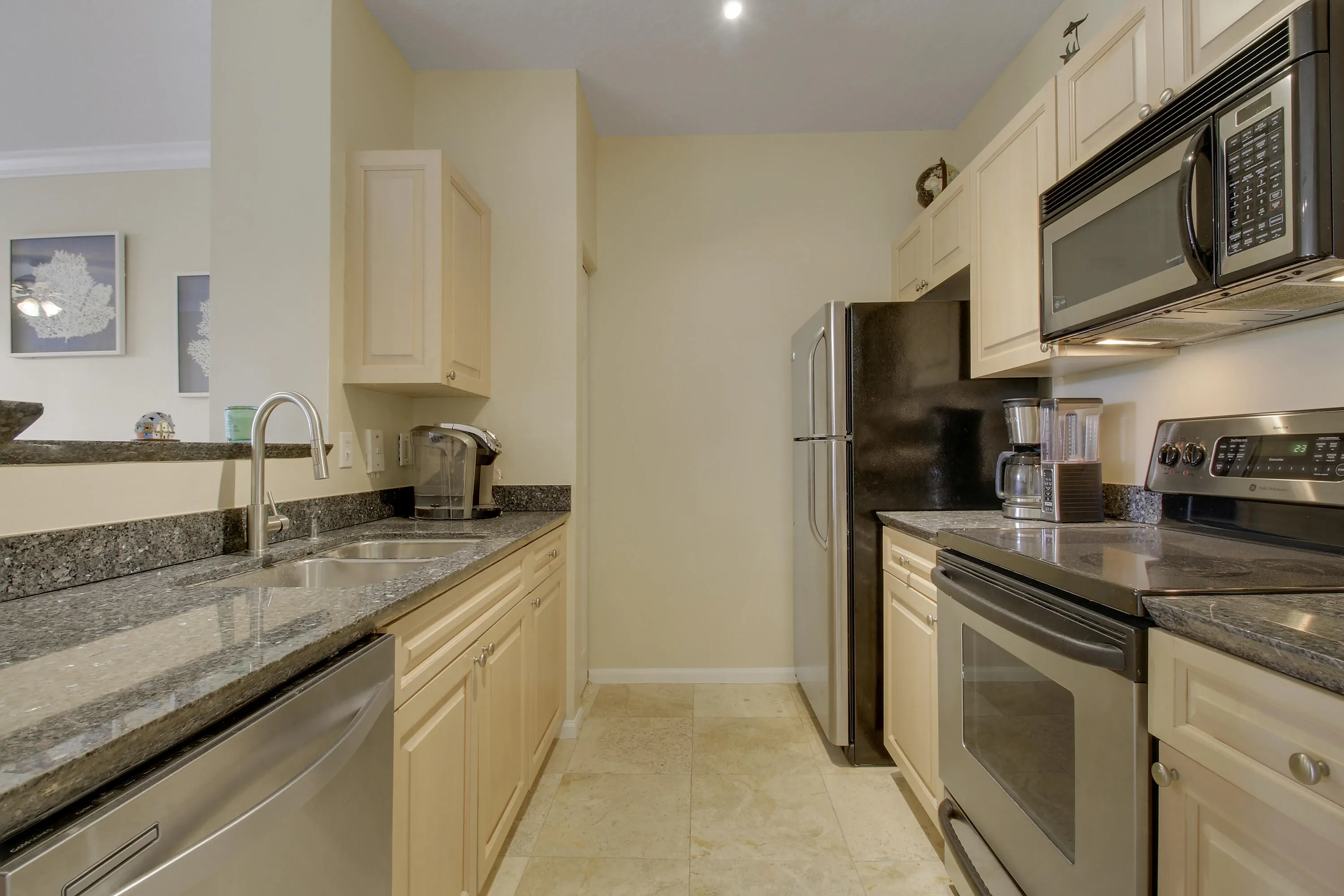 580 S SAPODILLA Avenue #305