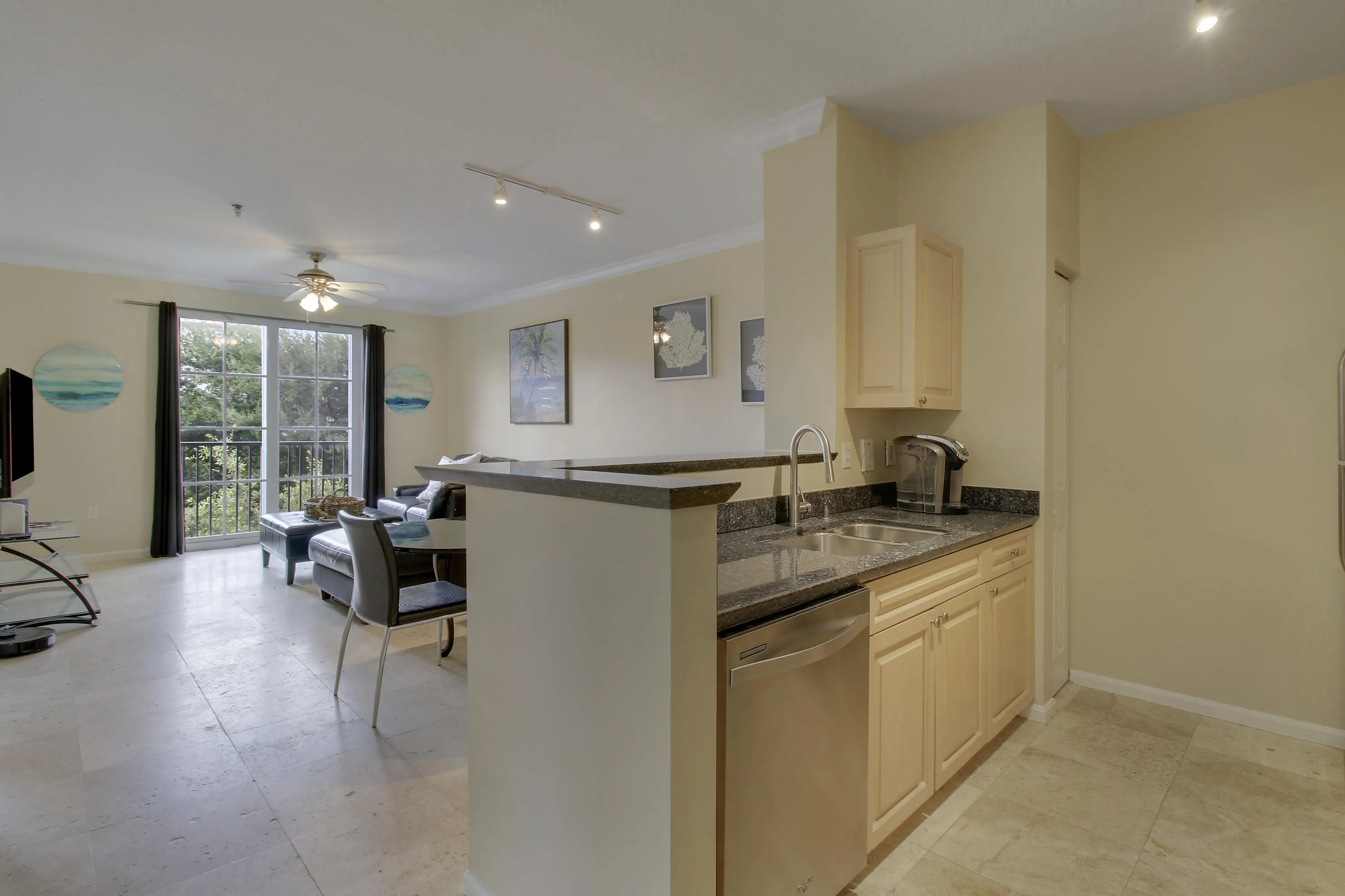 580 S SAPODILLA Avenue #305