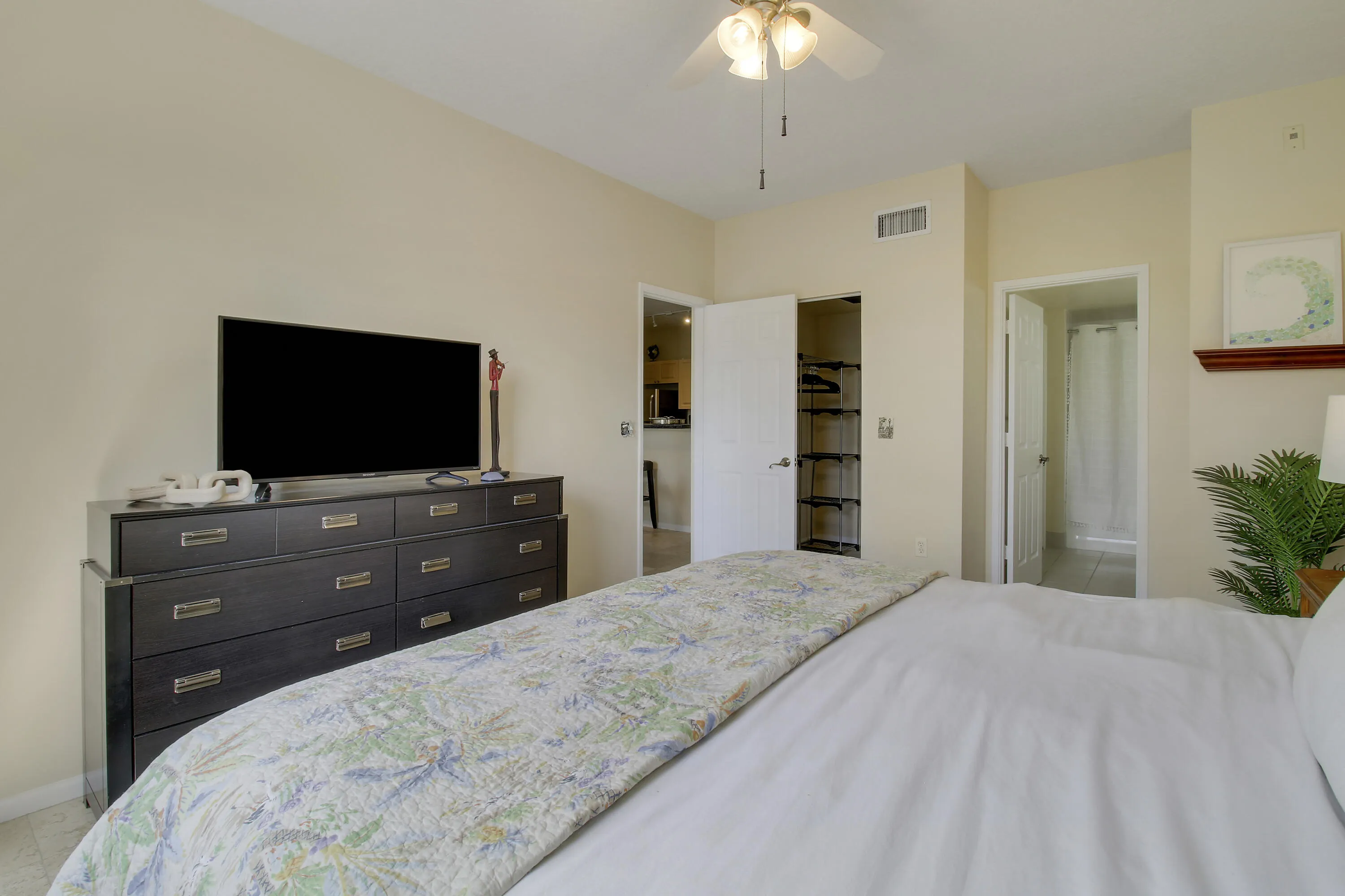 580 S SAPODILLA Avenue #305