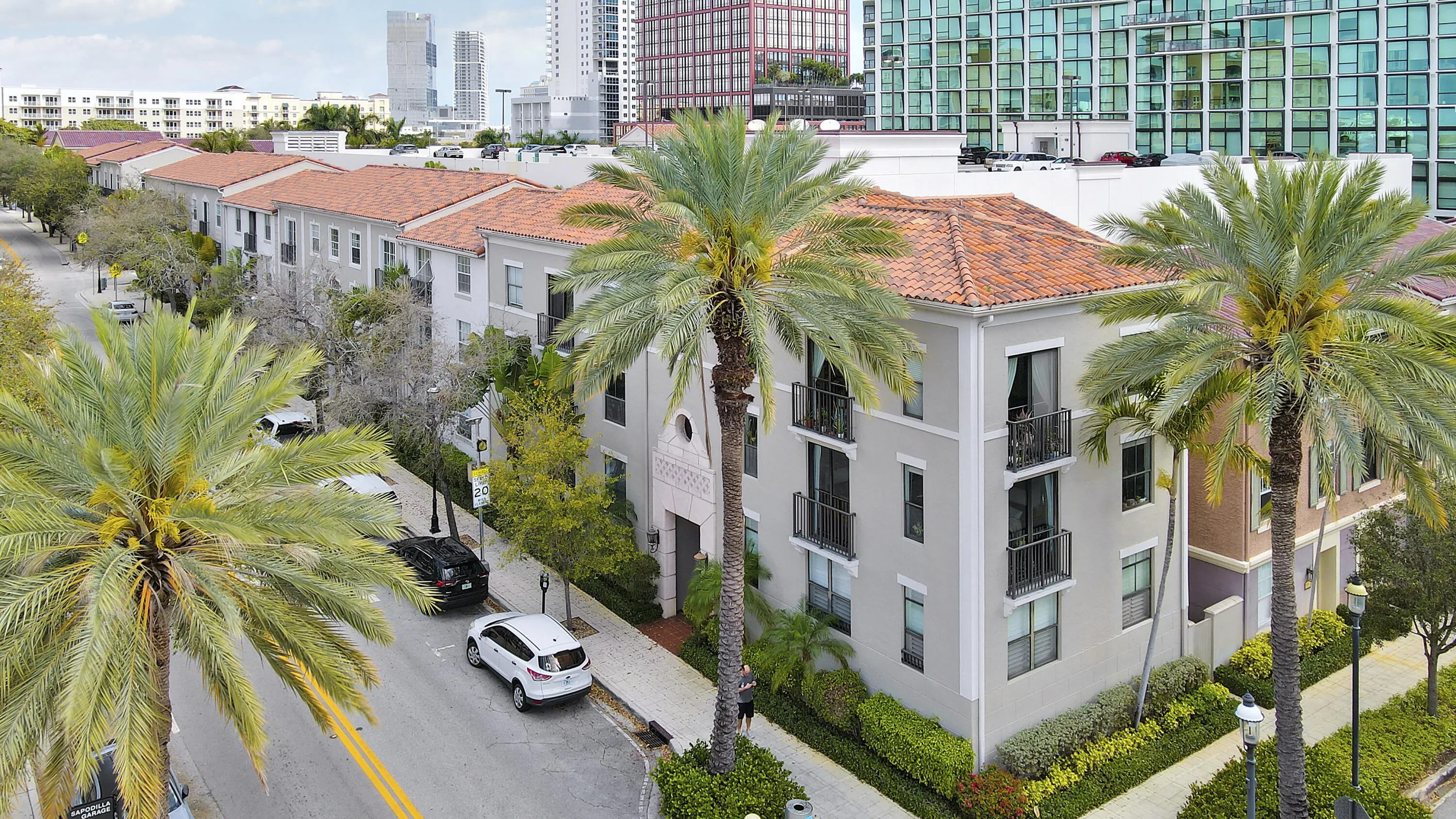 580 S SAPODILLA Avenue #305