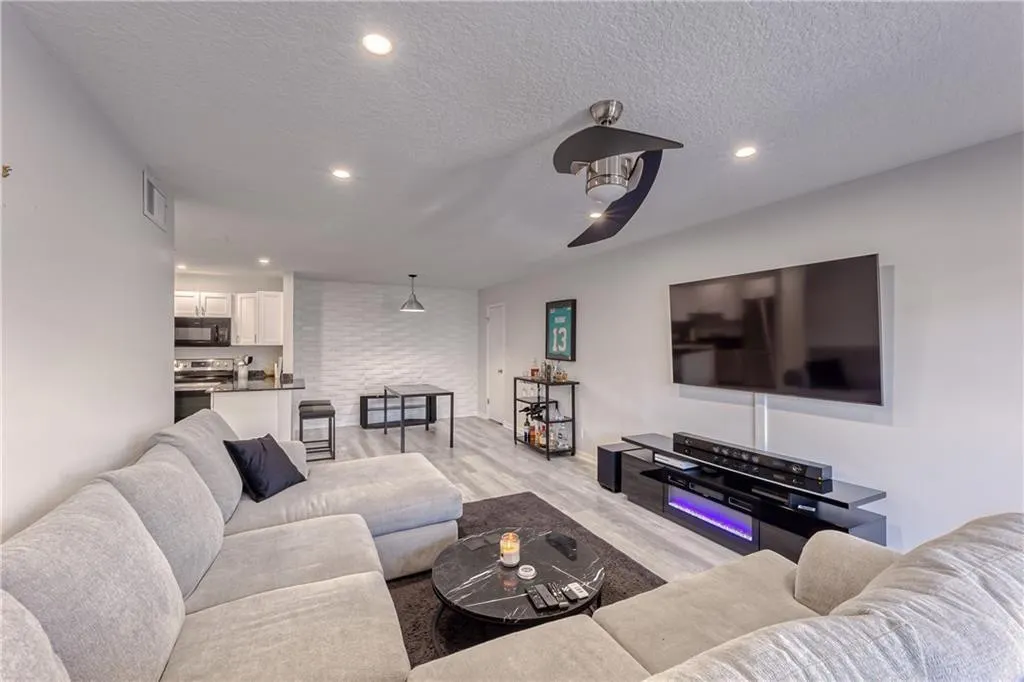 6295 BAY CLUB Drive #1