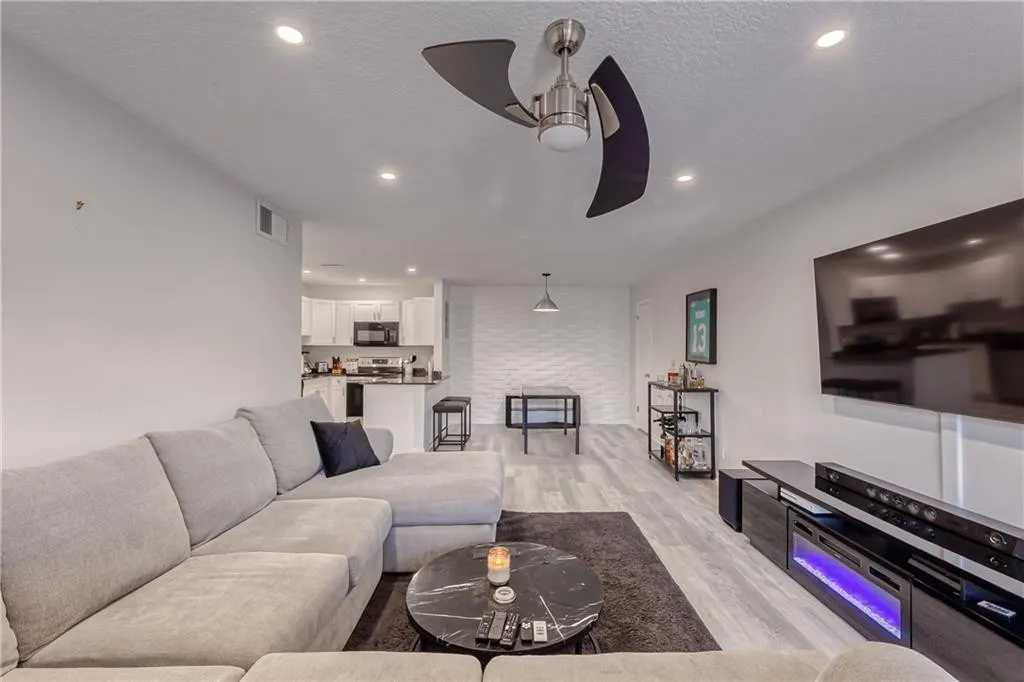 6295 BAY CLUB Drive #1