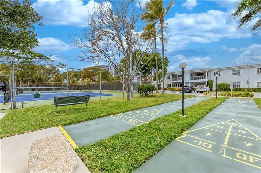 6295 BAY CLUB Drive #1