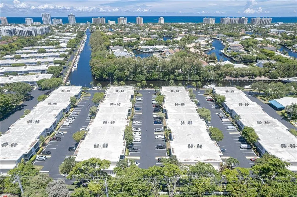 6295 BAY CLUB Drive #1