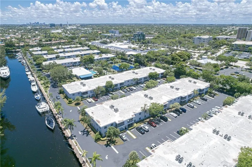6295 BAY CLUB Drive #1