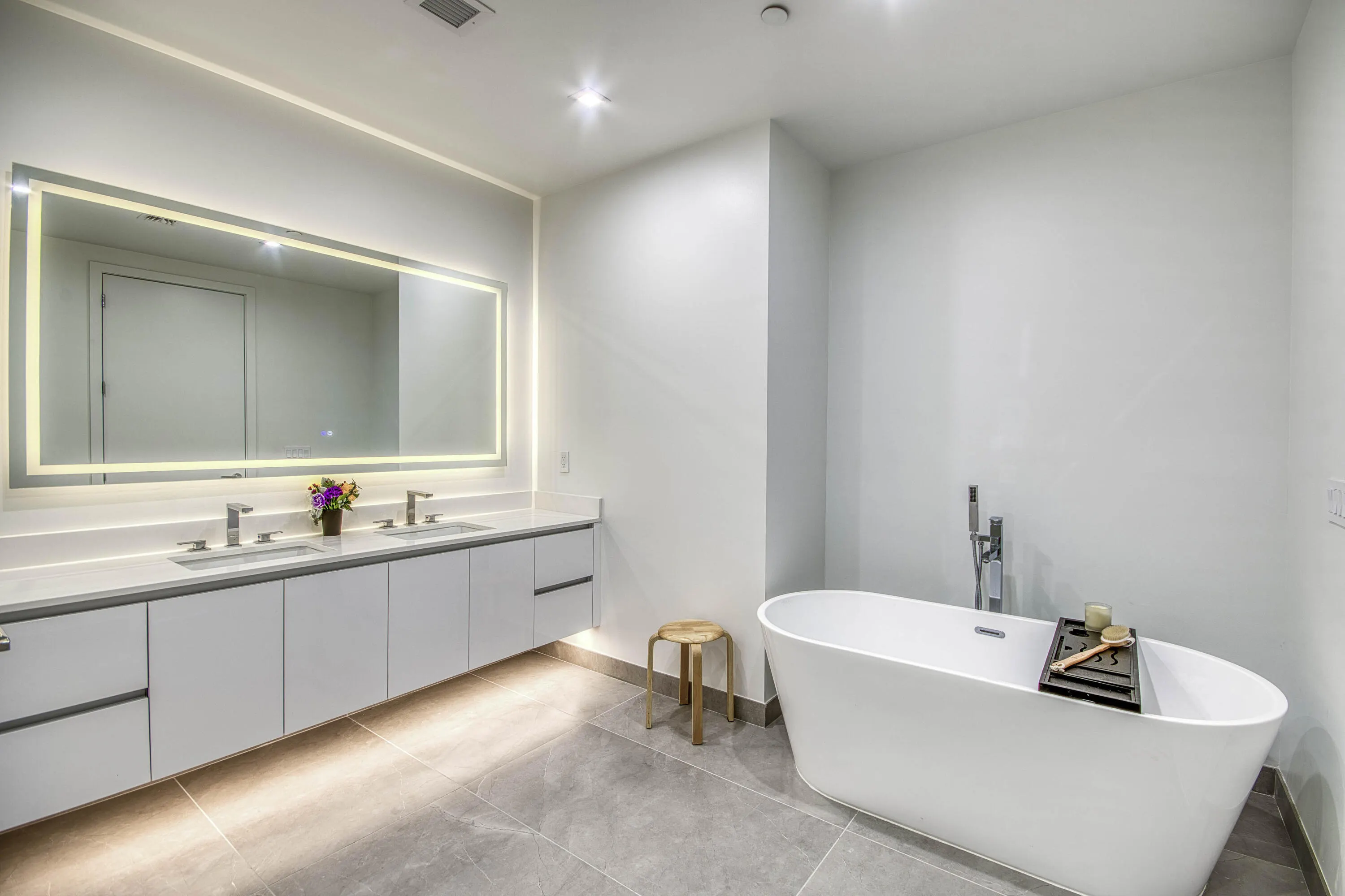 220 Lake Shore Drive #1207
