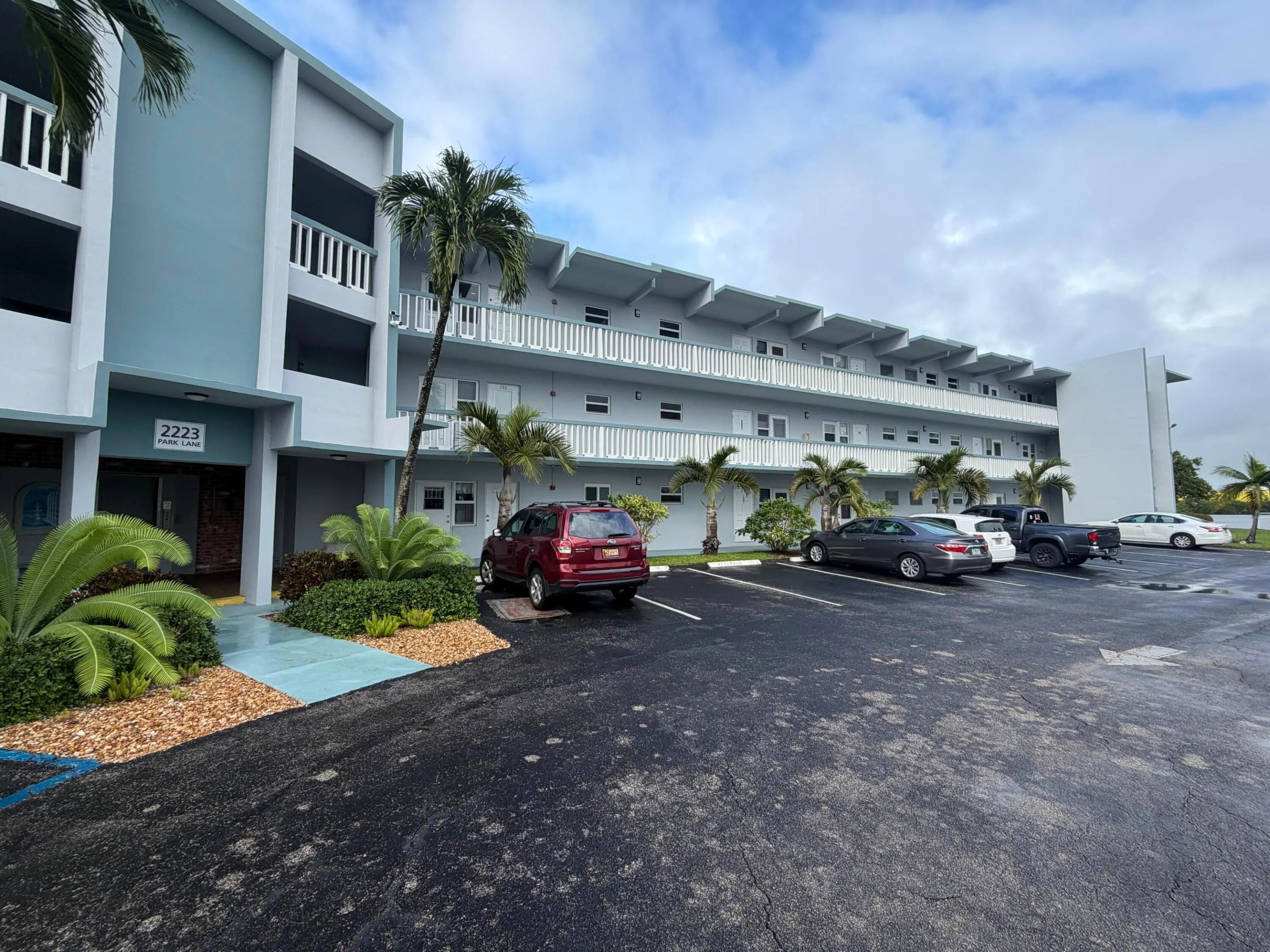 2223 PARK Lane #312