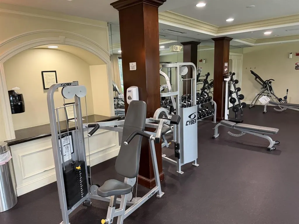 806 E WINDWARD Way #305