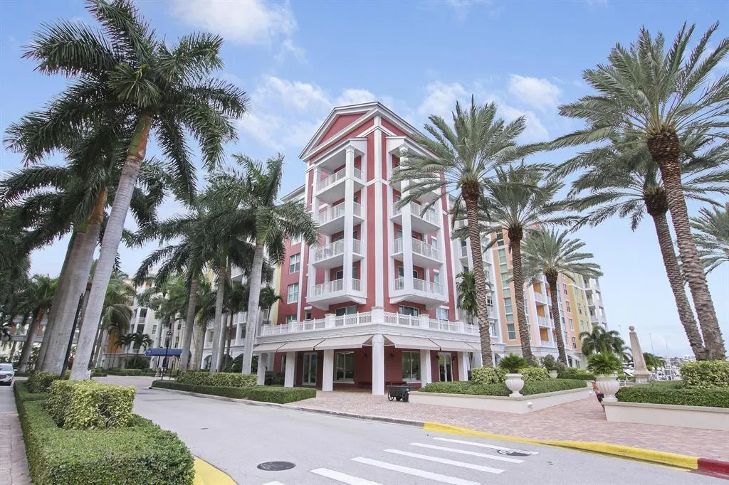 806 E WINDWARD Way #305