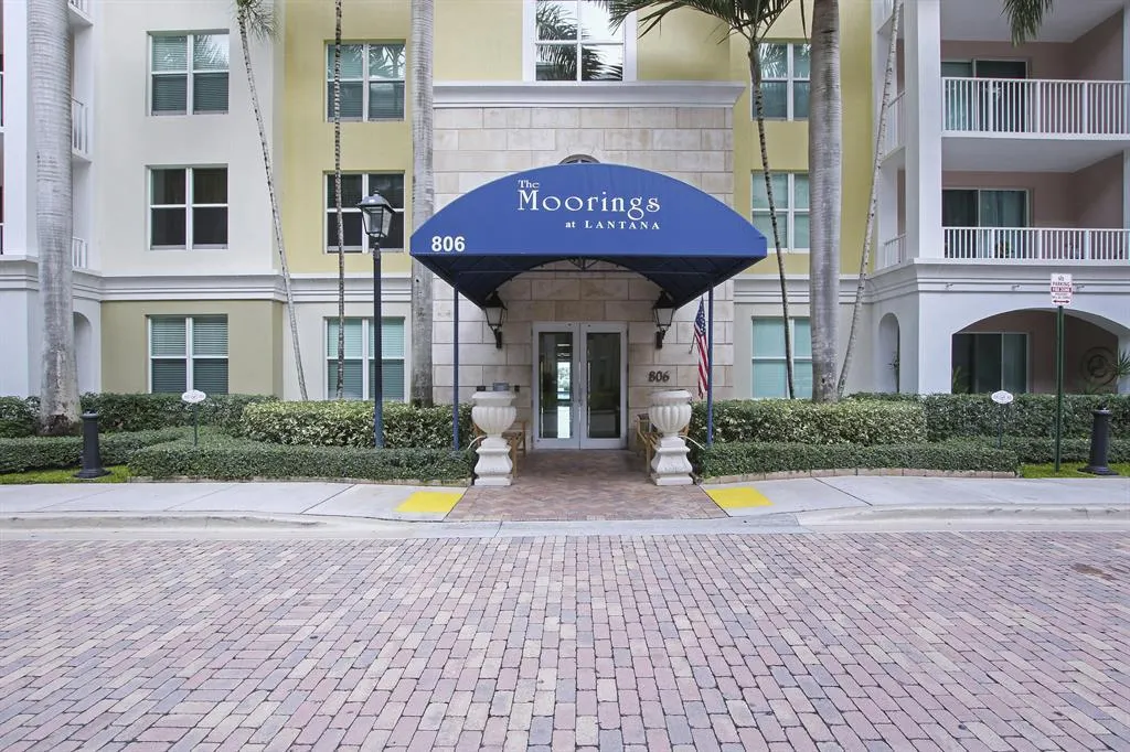 806 E WINDWARD Way #305