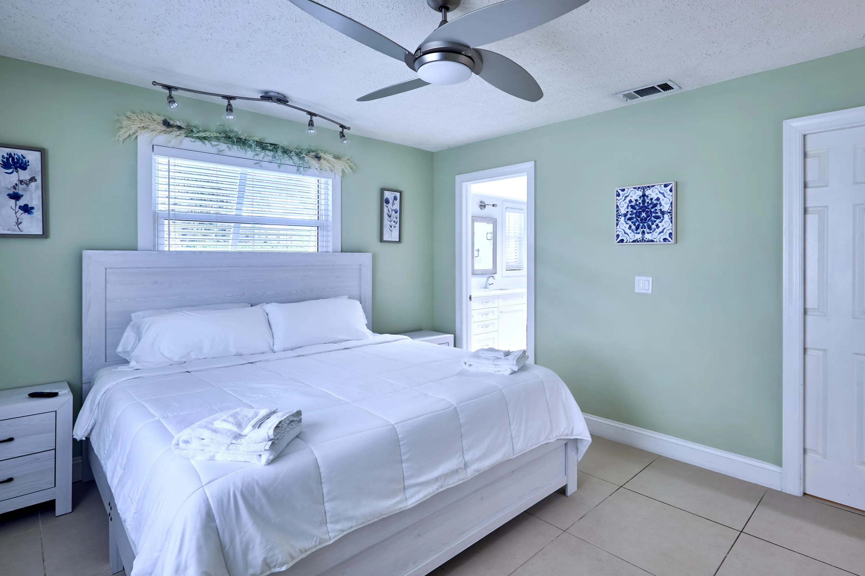 2485 NE 16TH Court